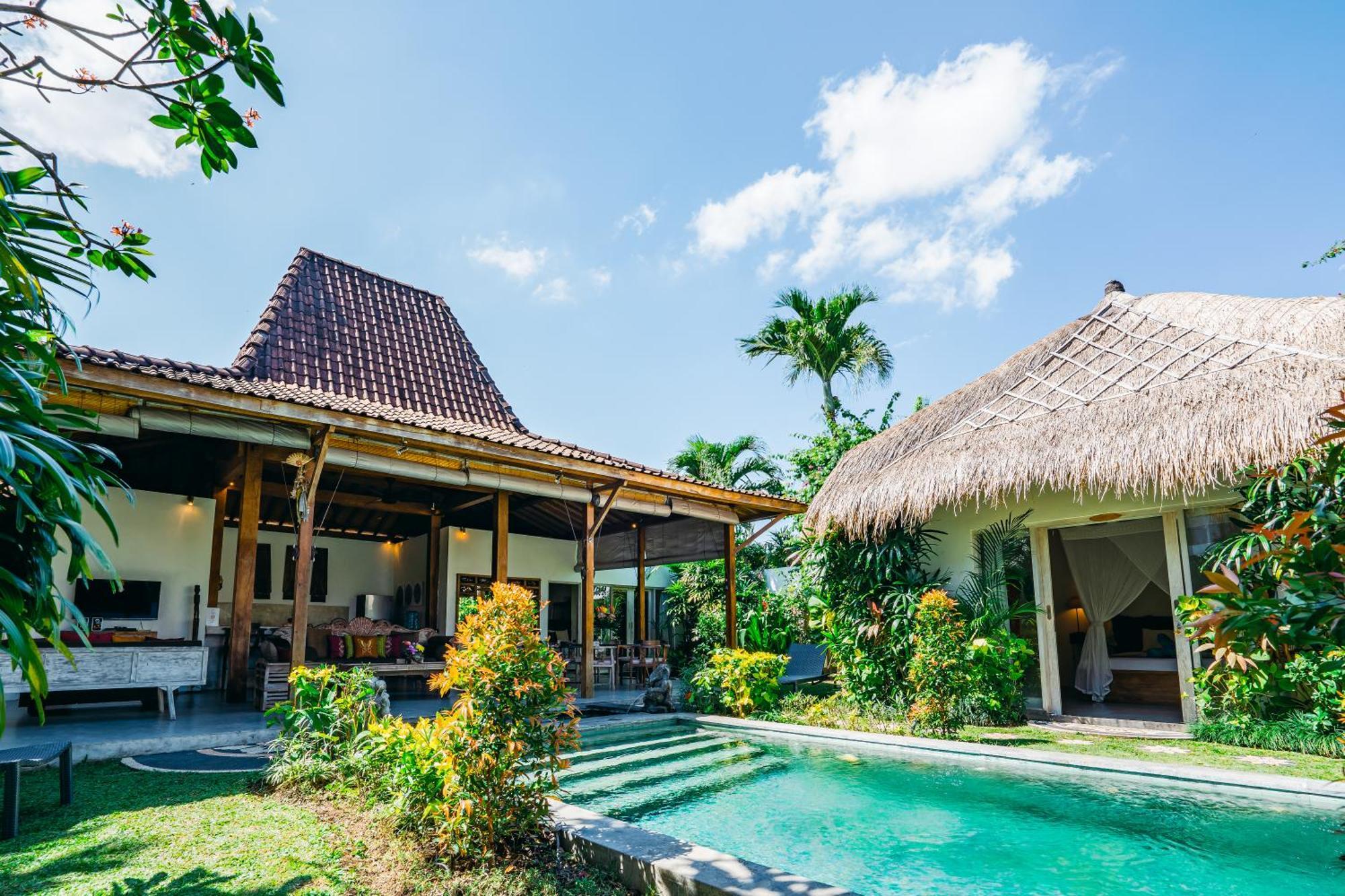 Niri - Beautiful 4br Teak Joglo In Oberoi Seminyak, A Tranquil Retreat Villa