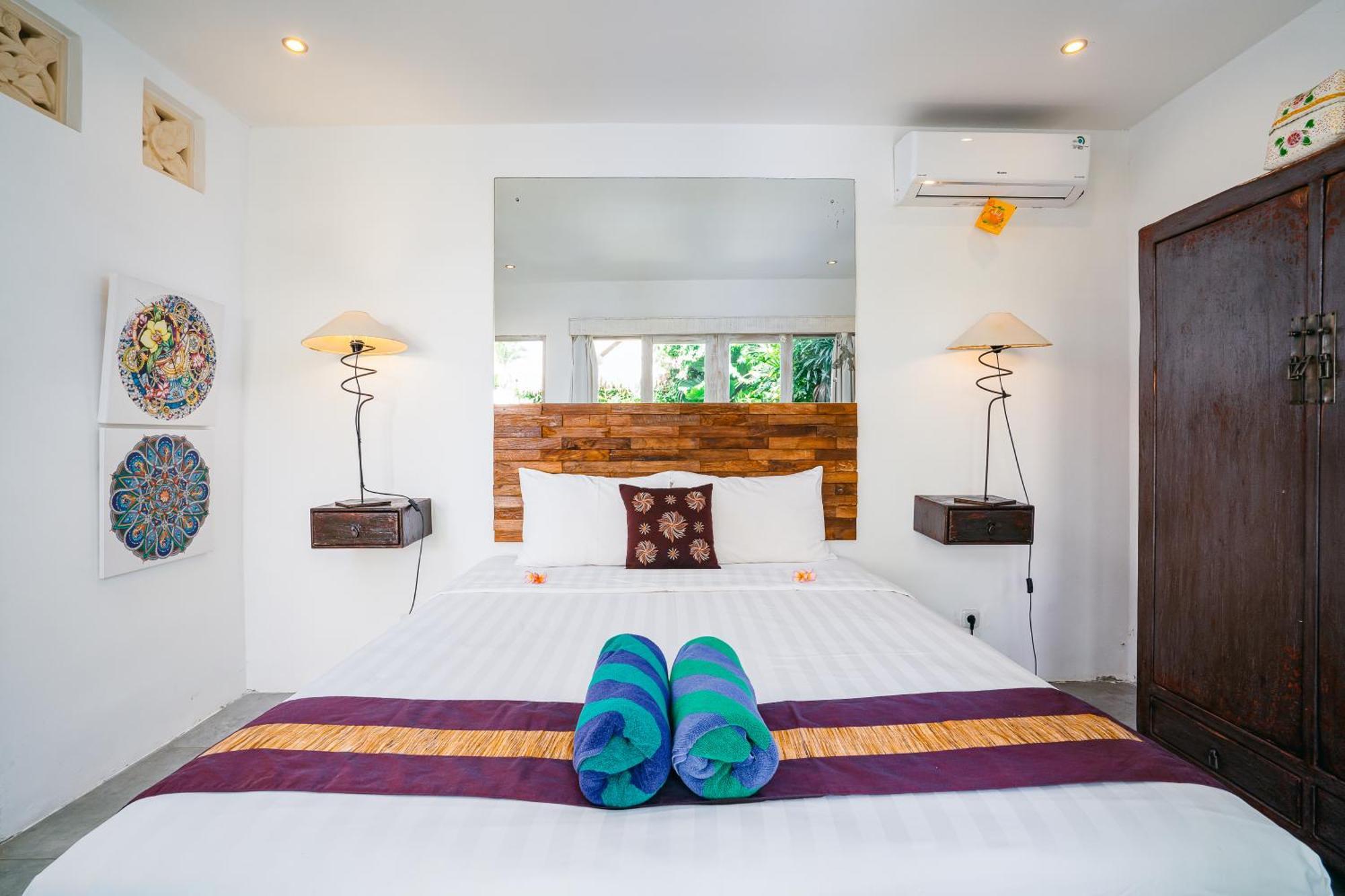 Villa Niri - Beautiful 4br Teak Joglo In Oberoi Seminyak, A Tranquil Retreat