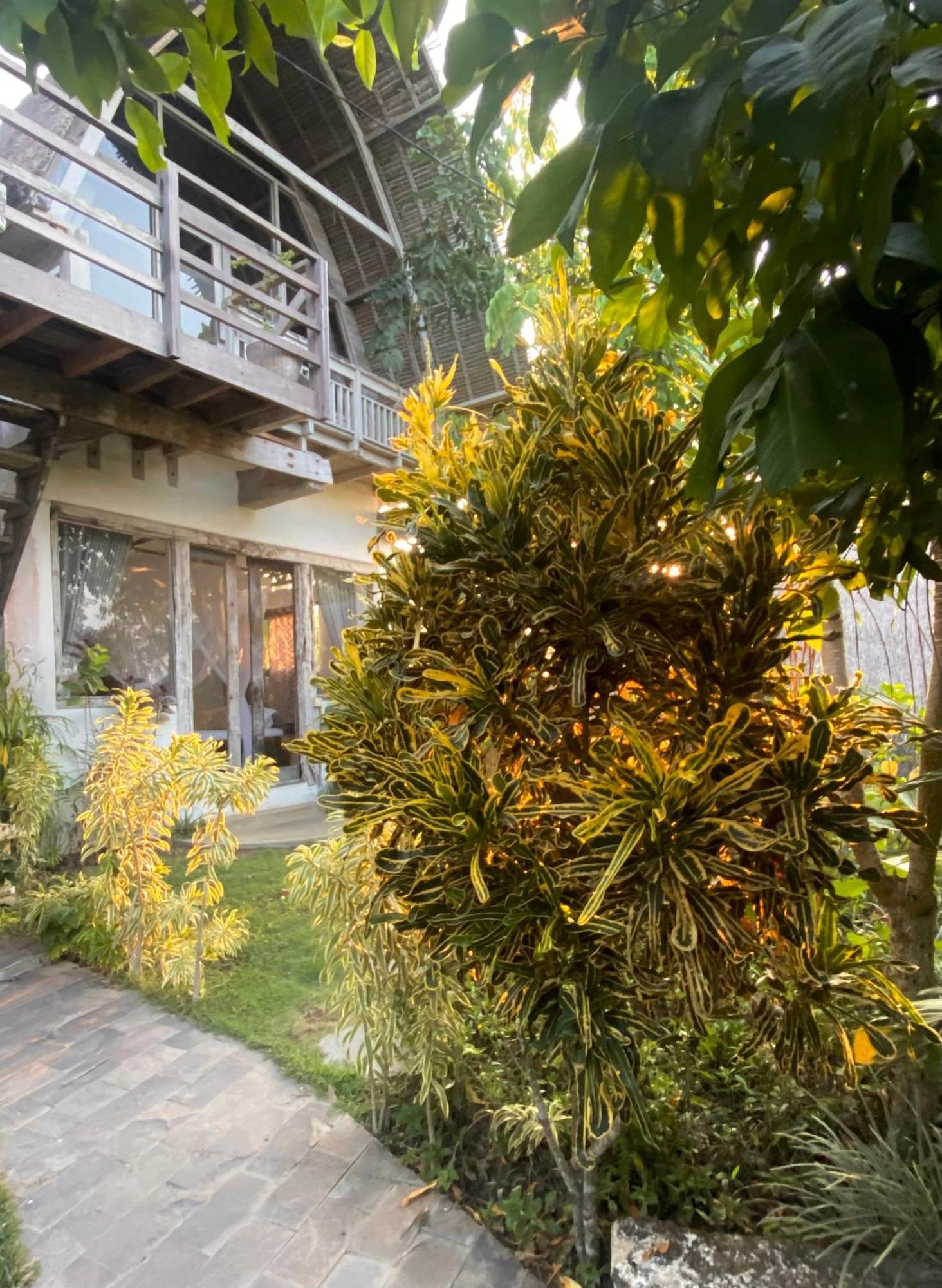 Vertical House Bali Lodge *