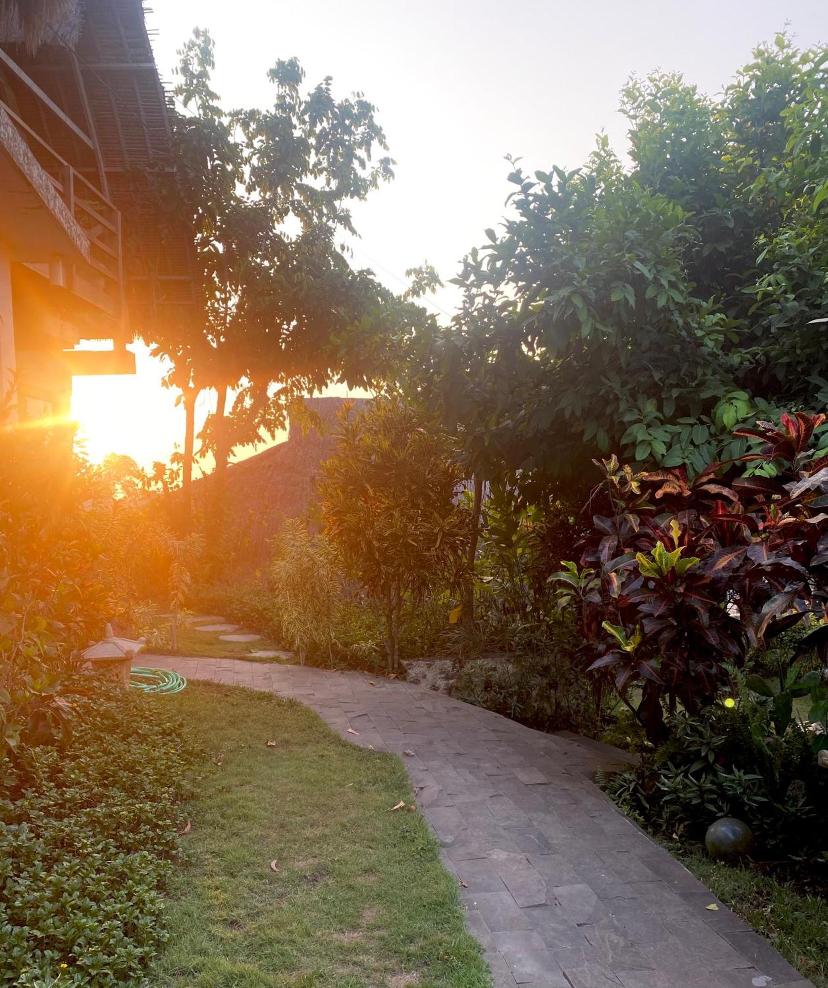 Vertical House Bali Lodge *