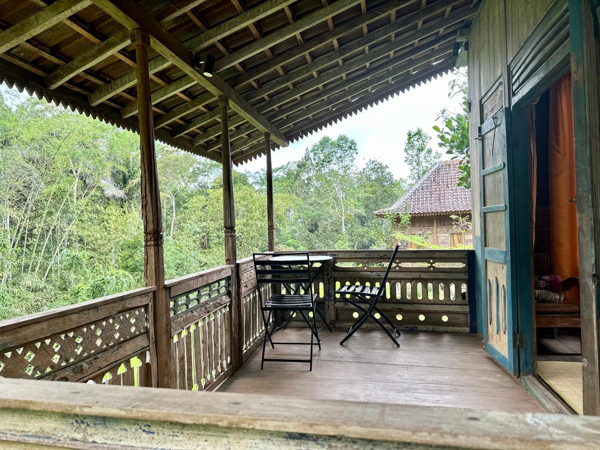Lodge Oemah Tepi Sawah