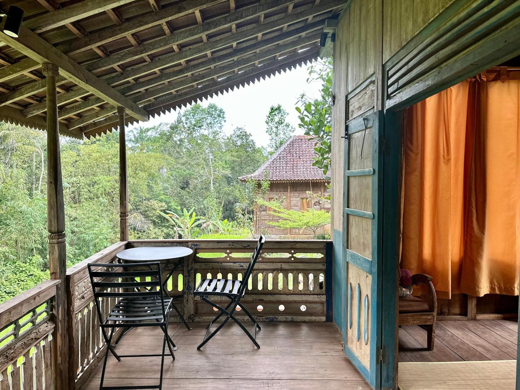 Lodge Oemah Tepi Sawah