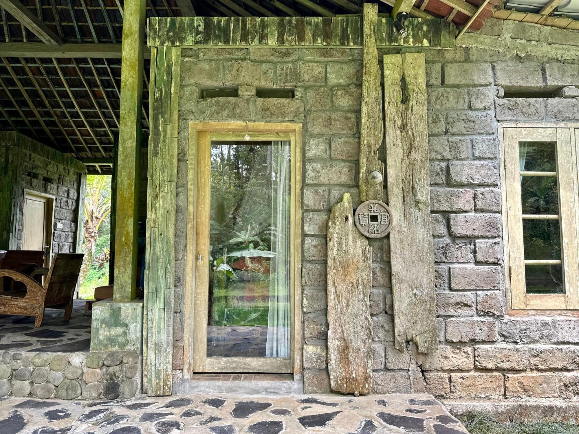 Lodge Oemah Tepi Sawah *