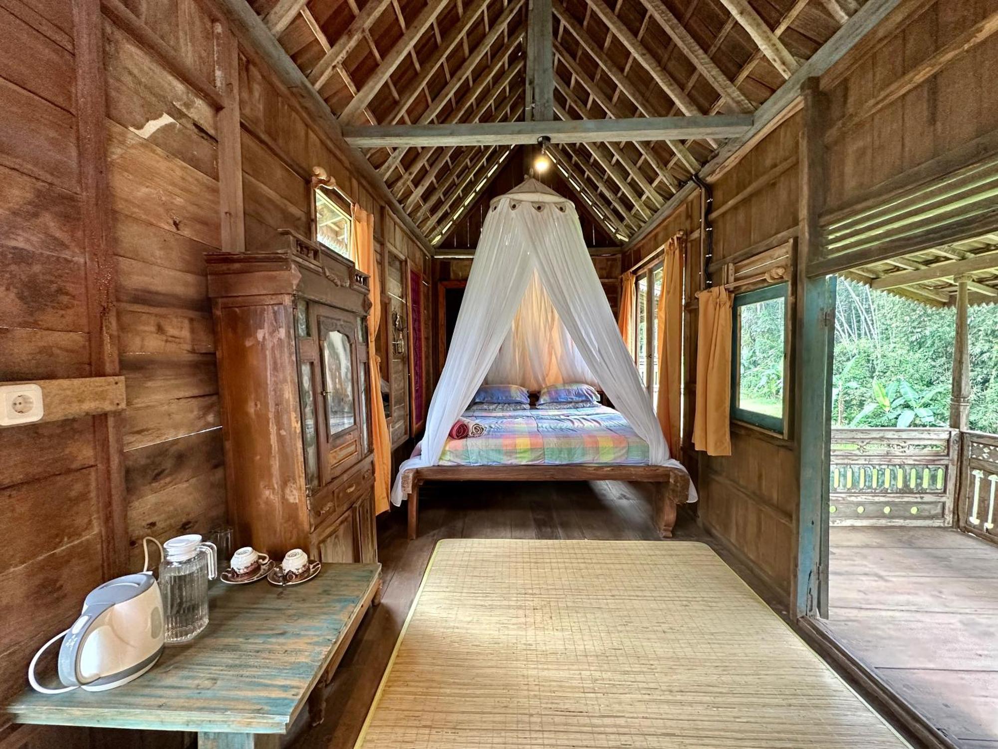 Oemah Tepi Sawah Lodge *