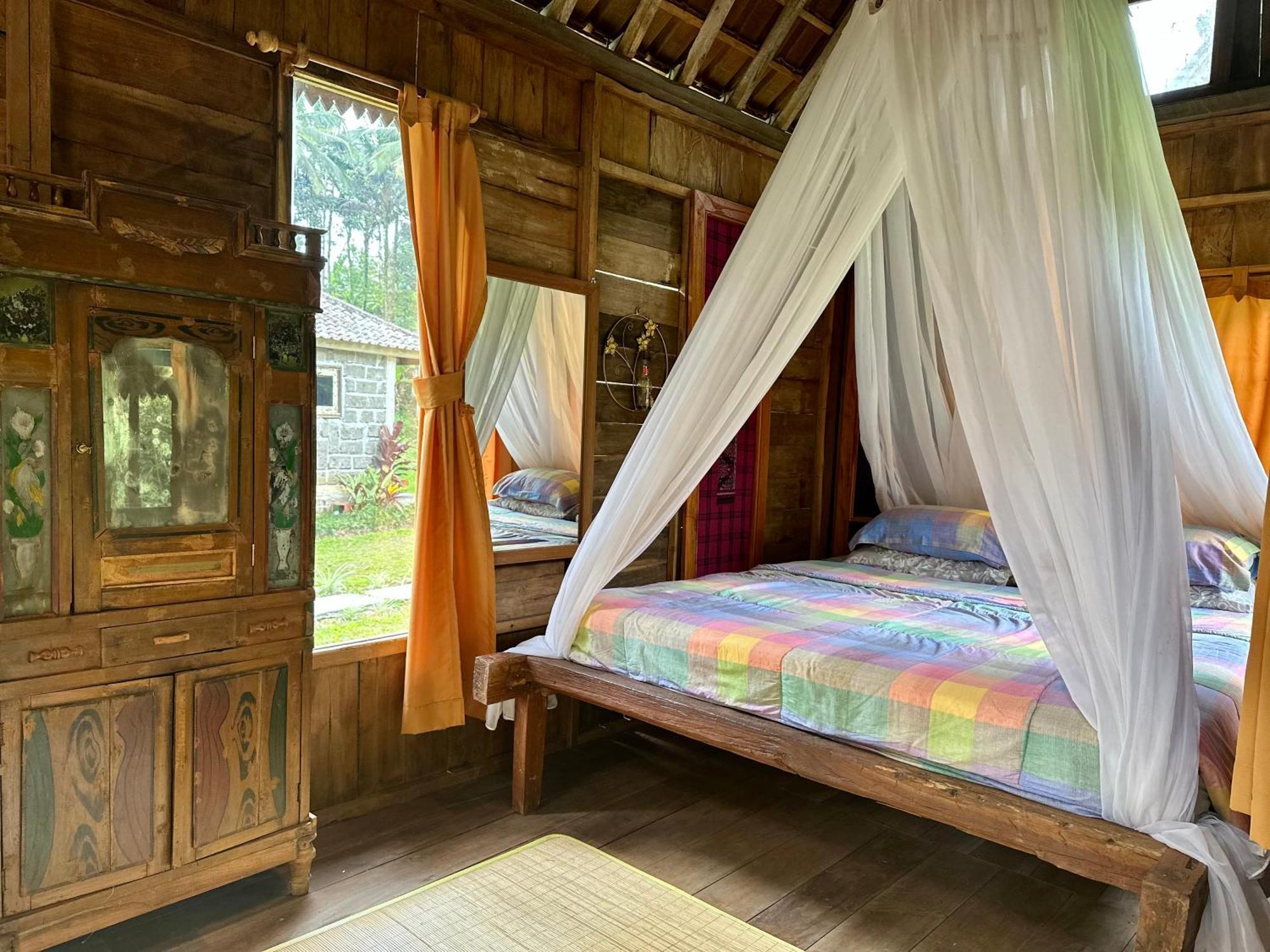 Oemah Tepi Sawah Lodge