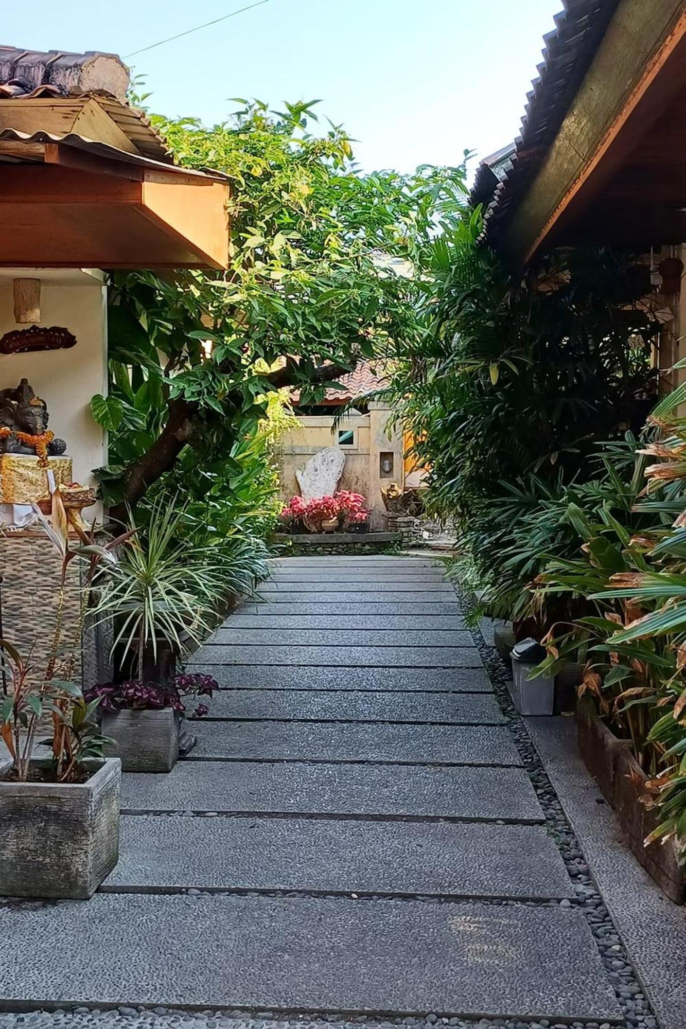 Wayan Guest house 2*