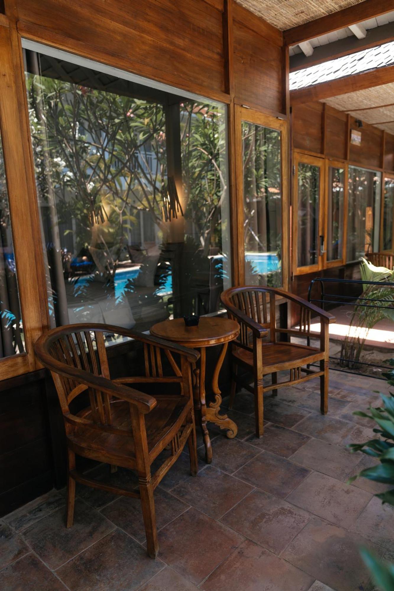 Easy Surf Camp Hotel 3*
