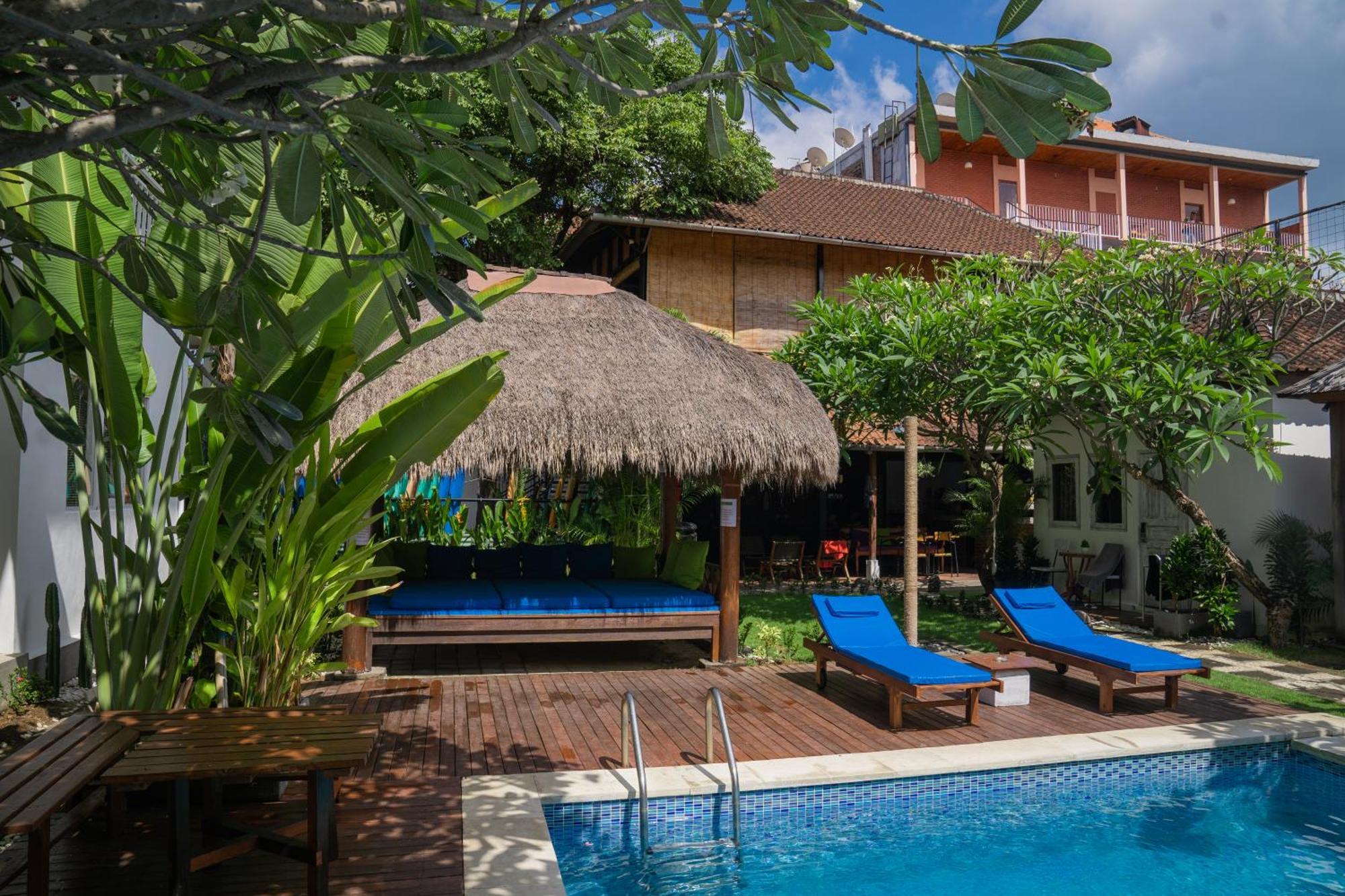 Easy Surf Camp Hotel 3*