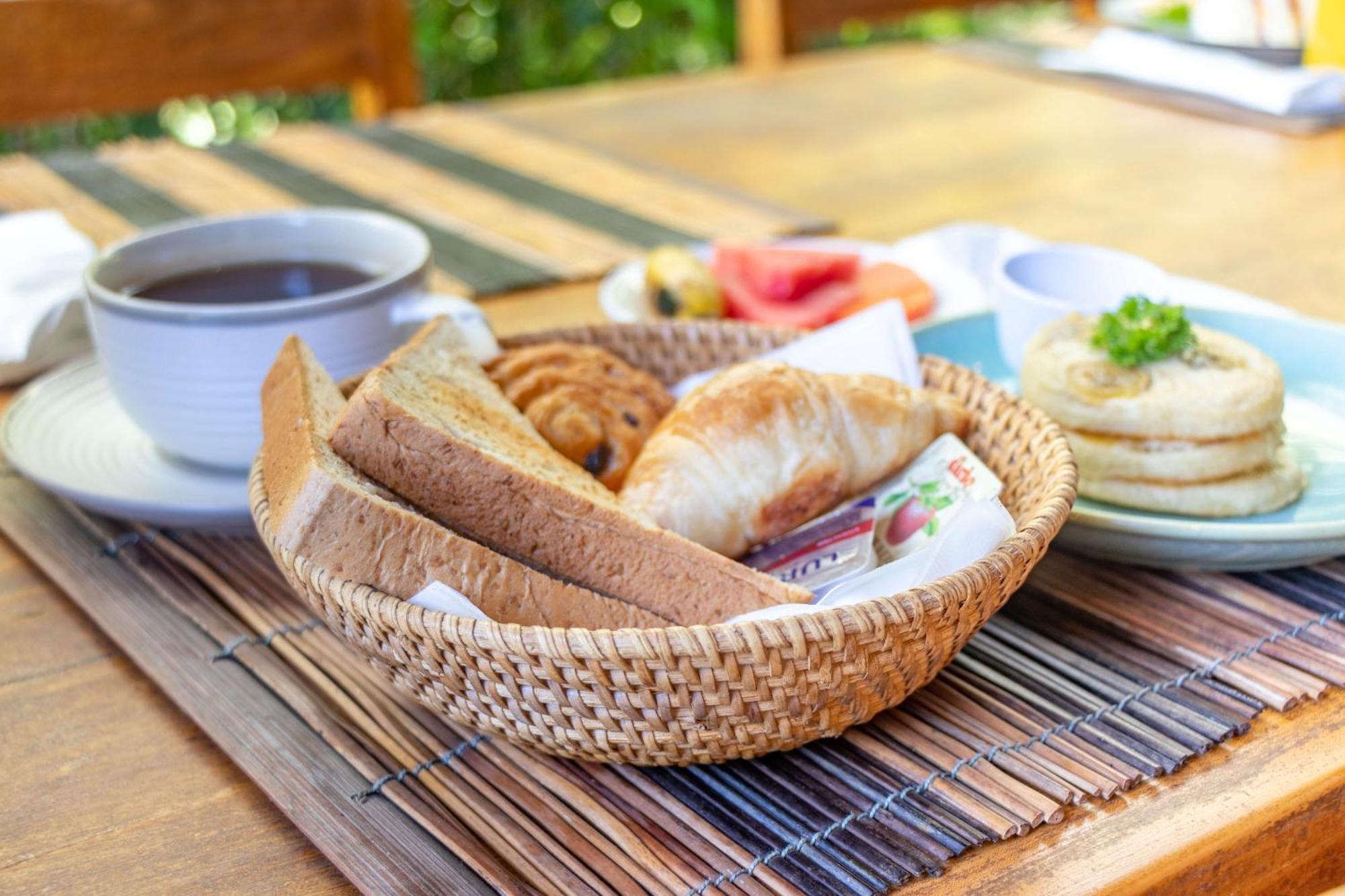 Aleesha And 4* Sanur (Bali)