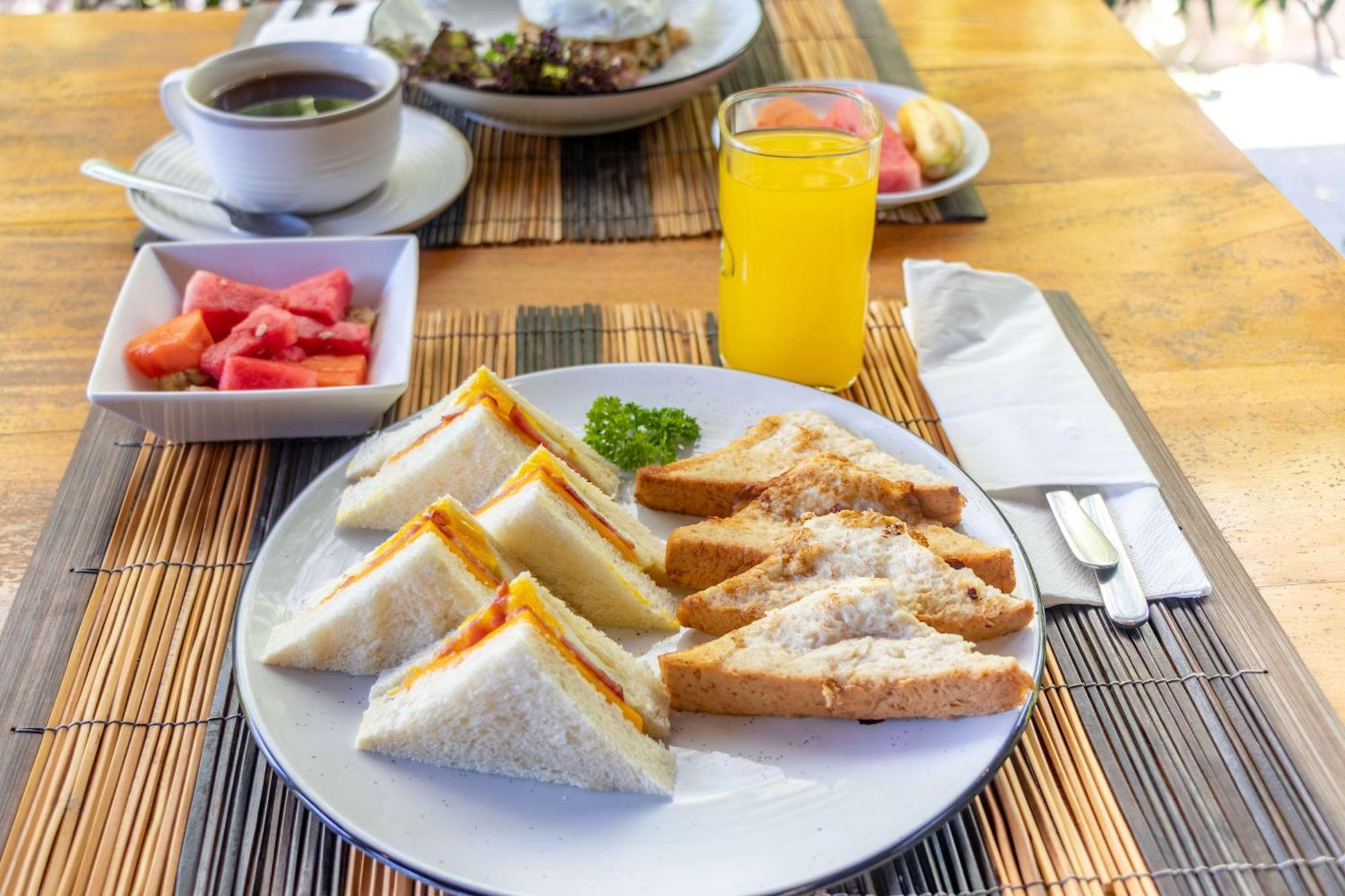 Aleesha And 4* Sanur (Bali)