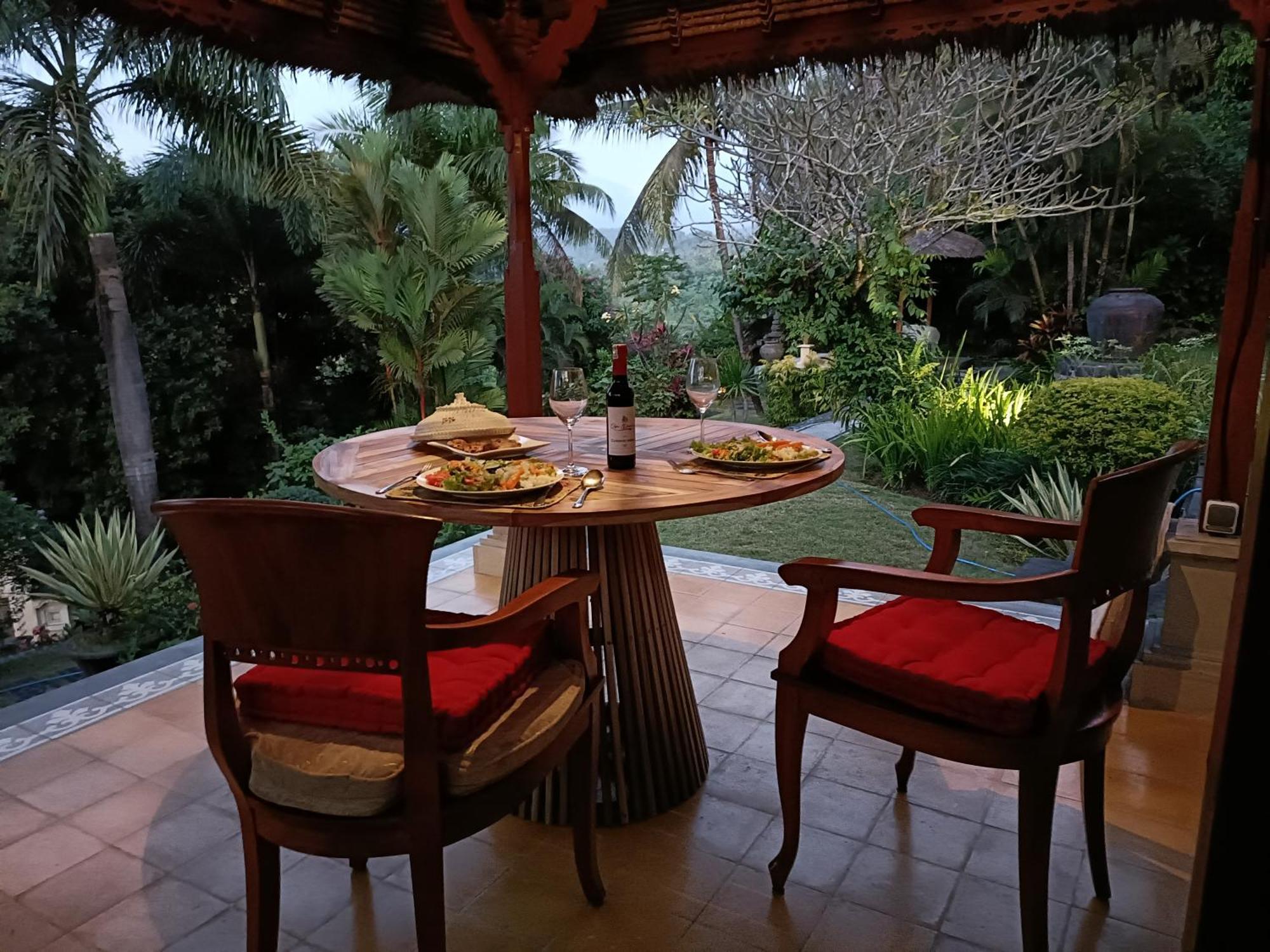Gunung Paradis Retreat Villa *