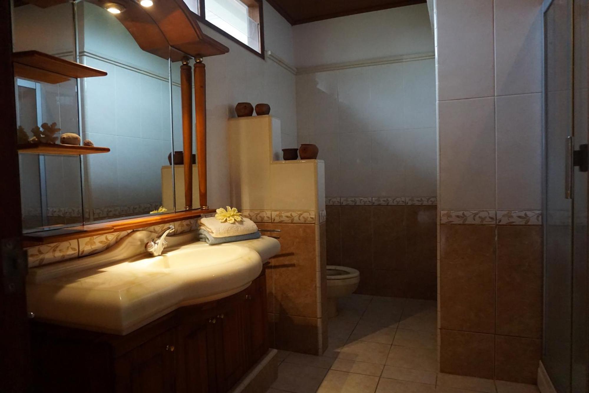 Gunung Paradis Retreat Villa *