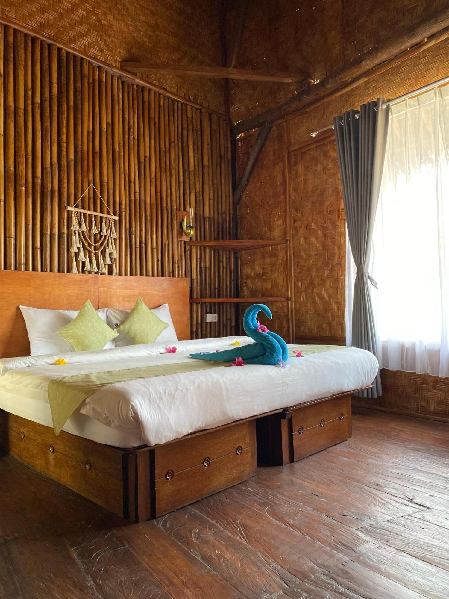 Lodge Gading Tree House
