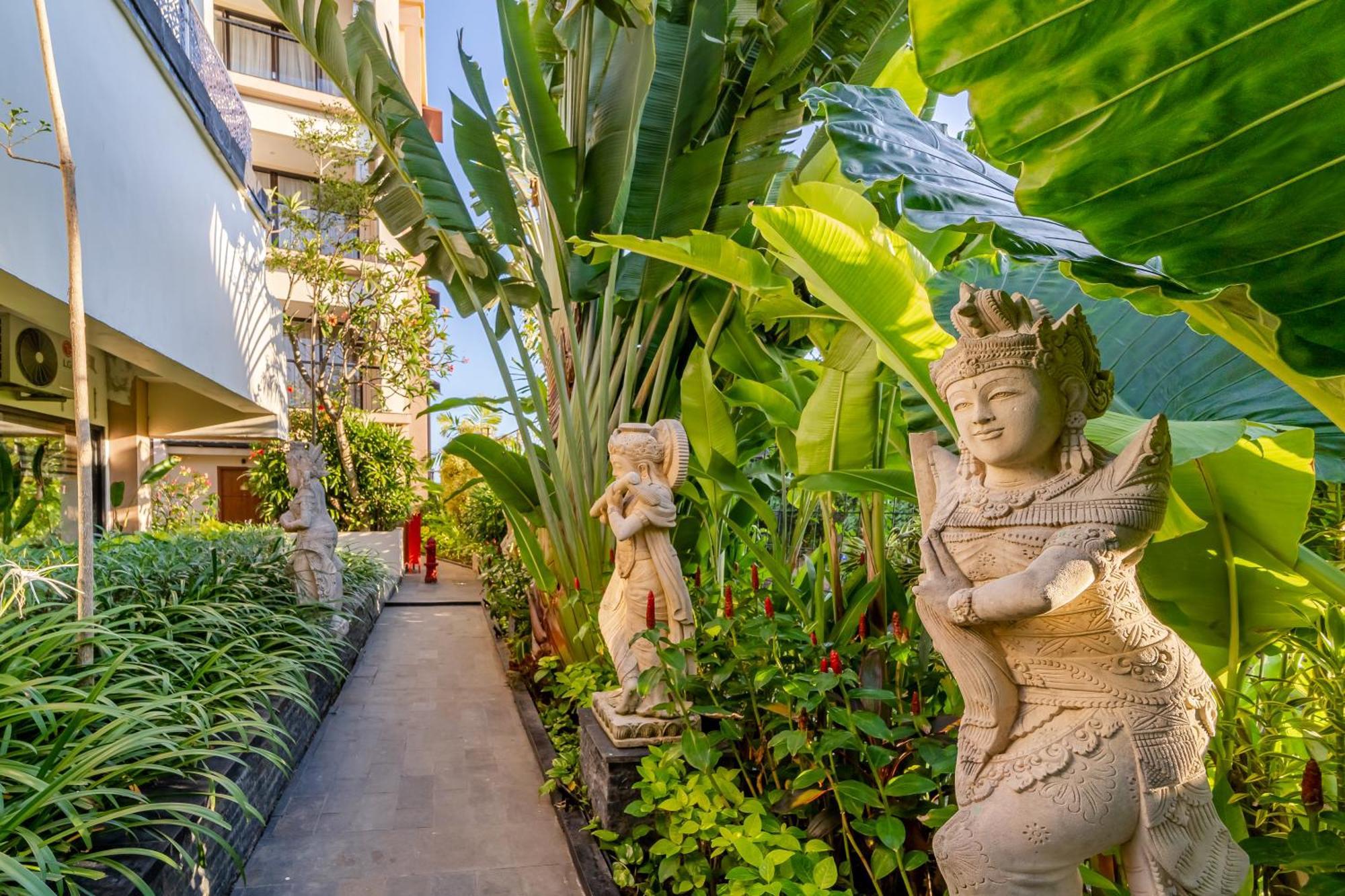 Hotel Cross Vibe Paasha Atelier Bali Kuta Kuta (Bali)