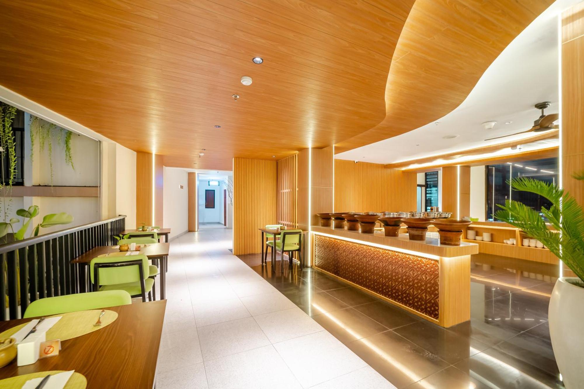 Cross Vibe Paasha Atelier Bali Kuta Hotel 4*