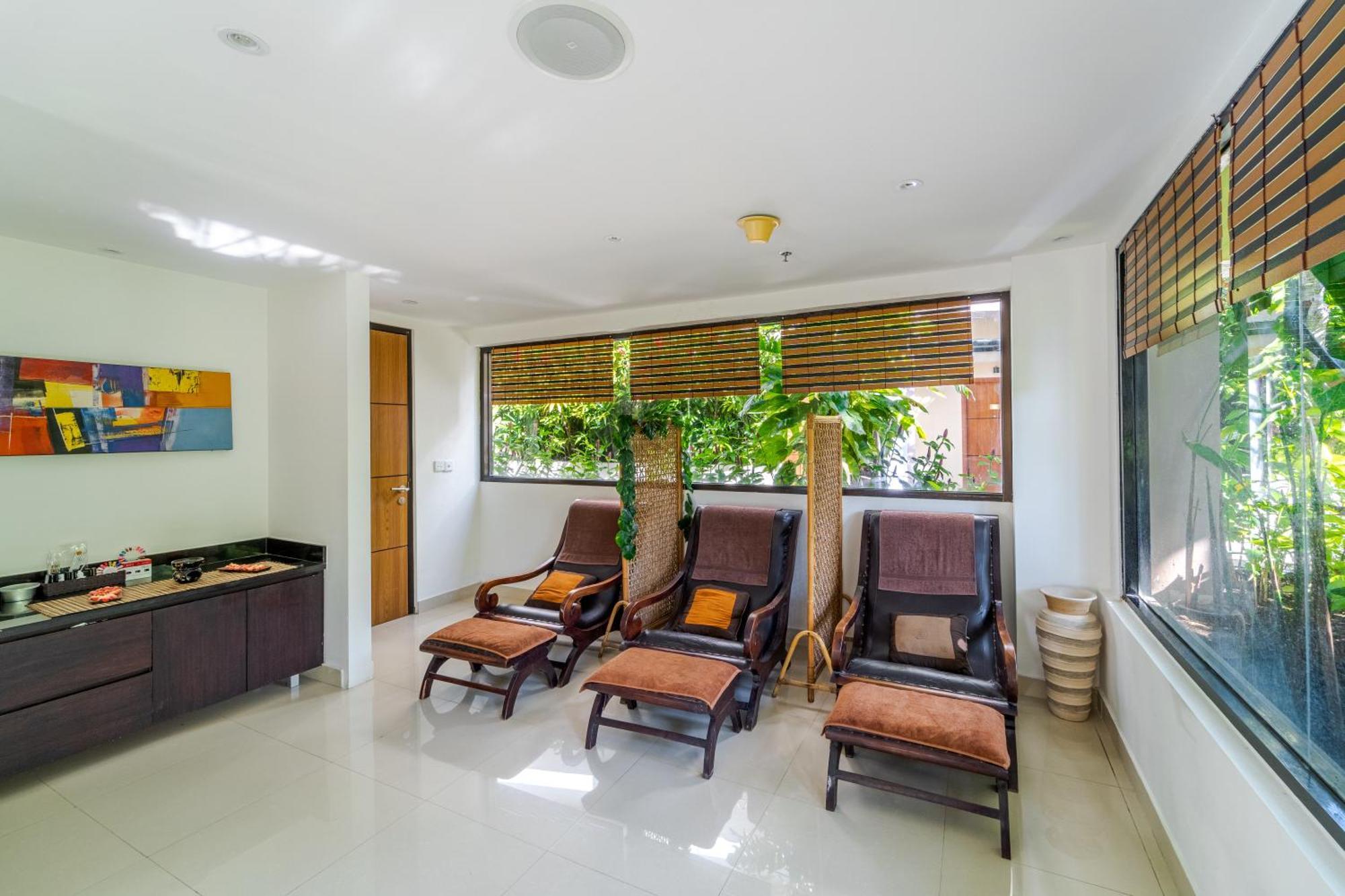 Hotel Cross Vibe Paasha Atelier Bali Kuta