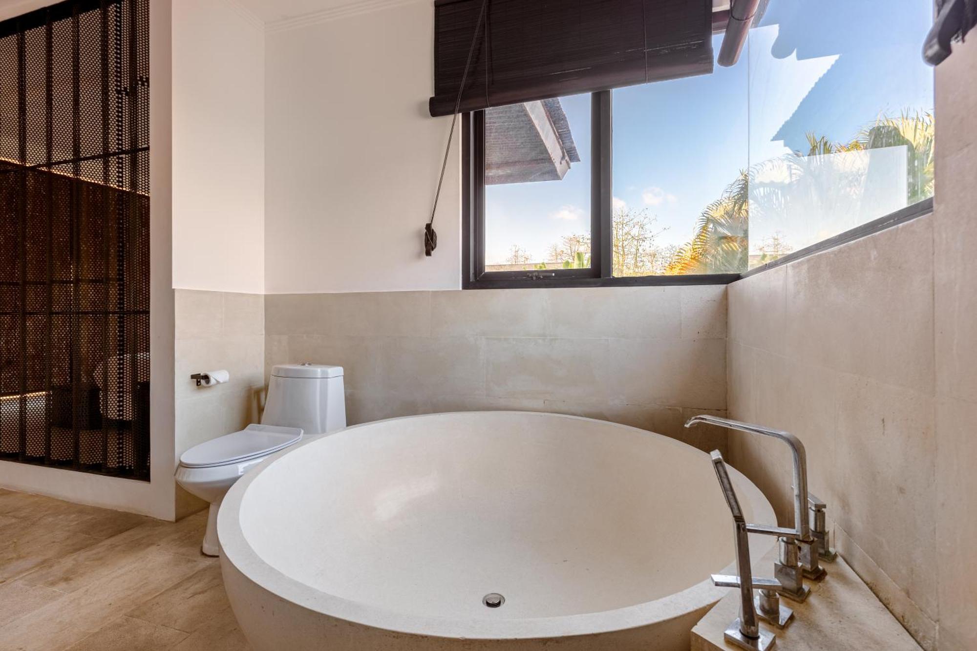 3 Bedroom - Walk To Bingin *