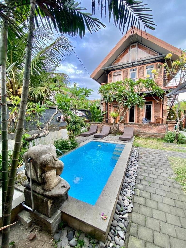 Uma Dewa Homestay *