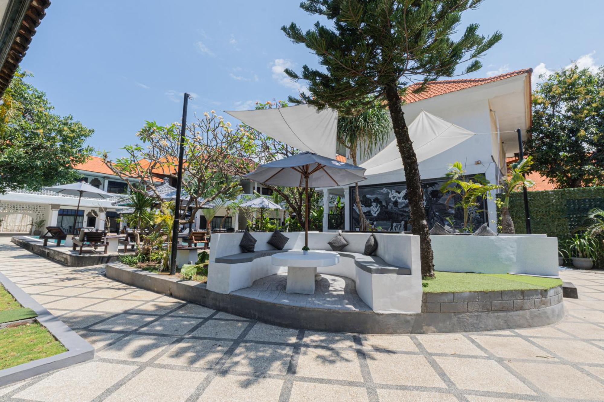Casa Wina Kuta Hotel