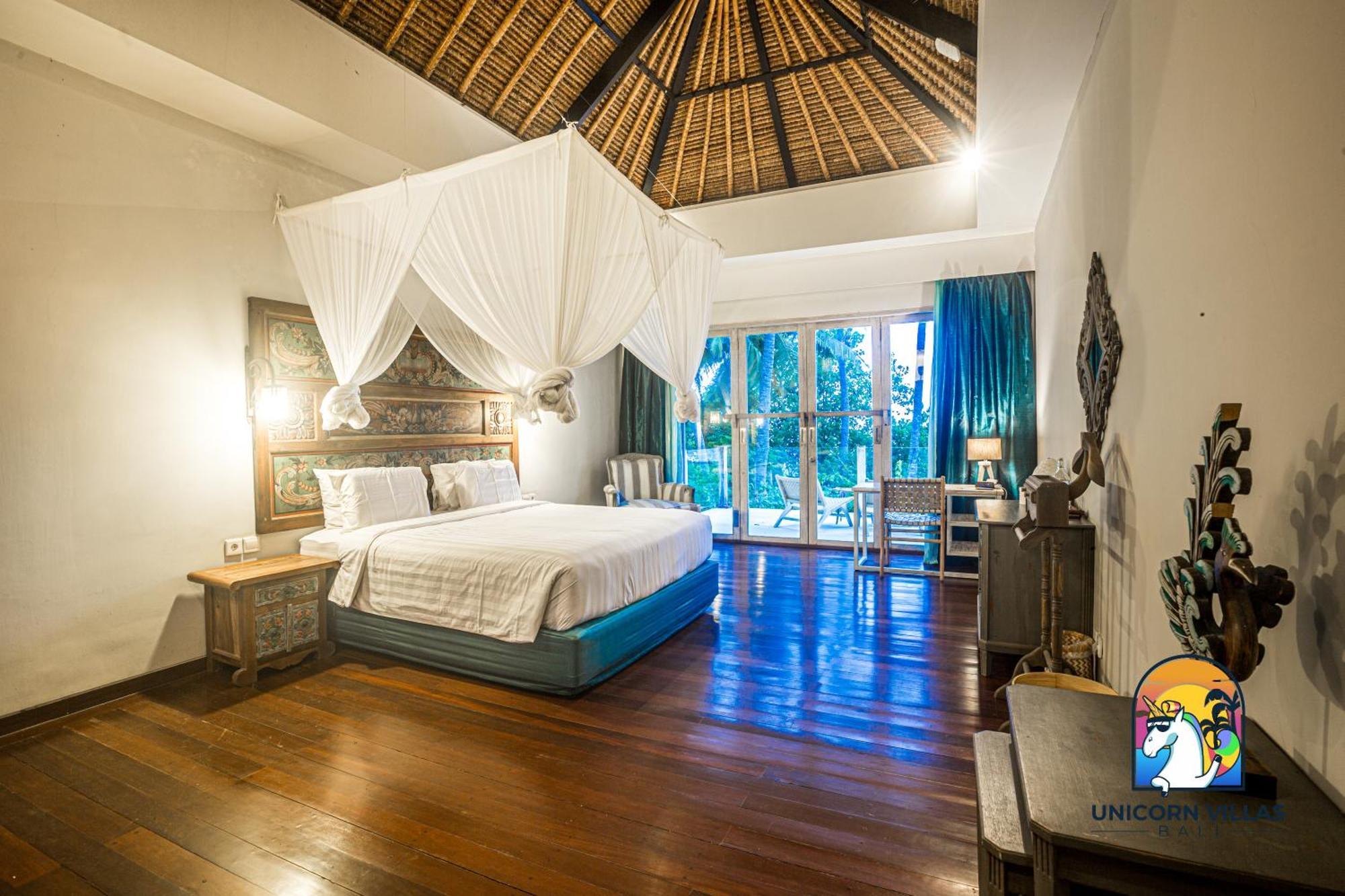 Black Pearl - By Unicorn Bali *