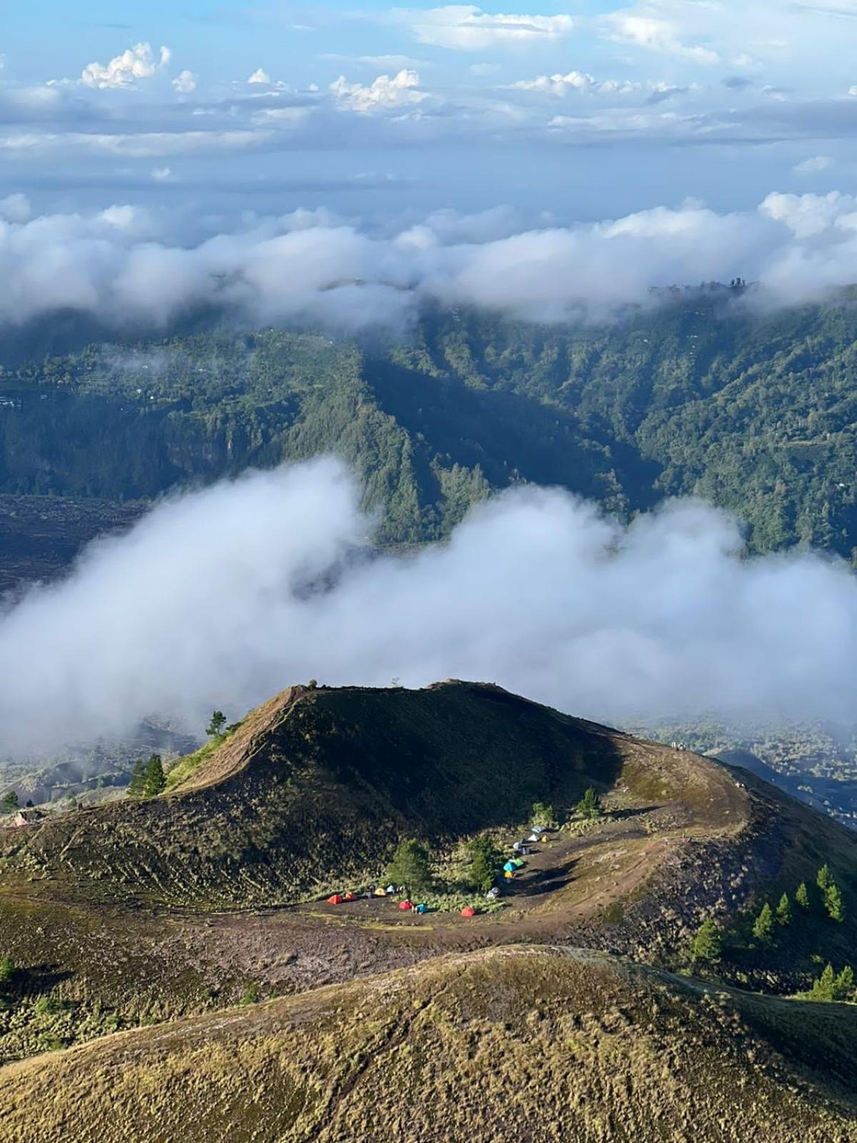 Lodge Batur Cliff Panorama