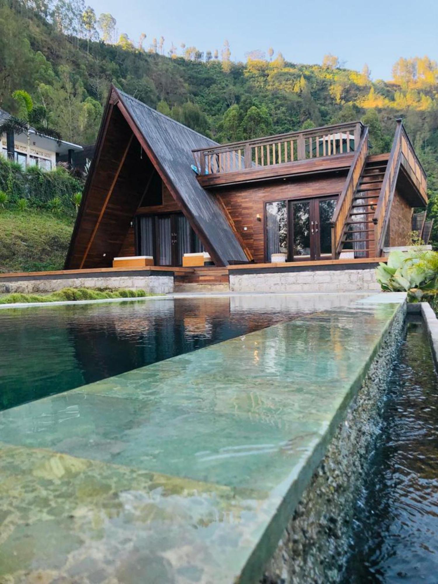 Lodge Batur Cliff Panorama