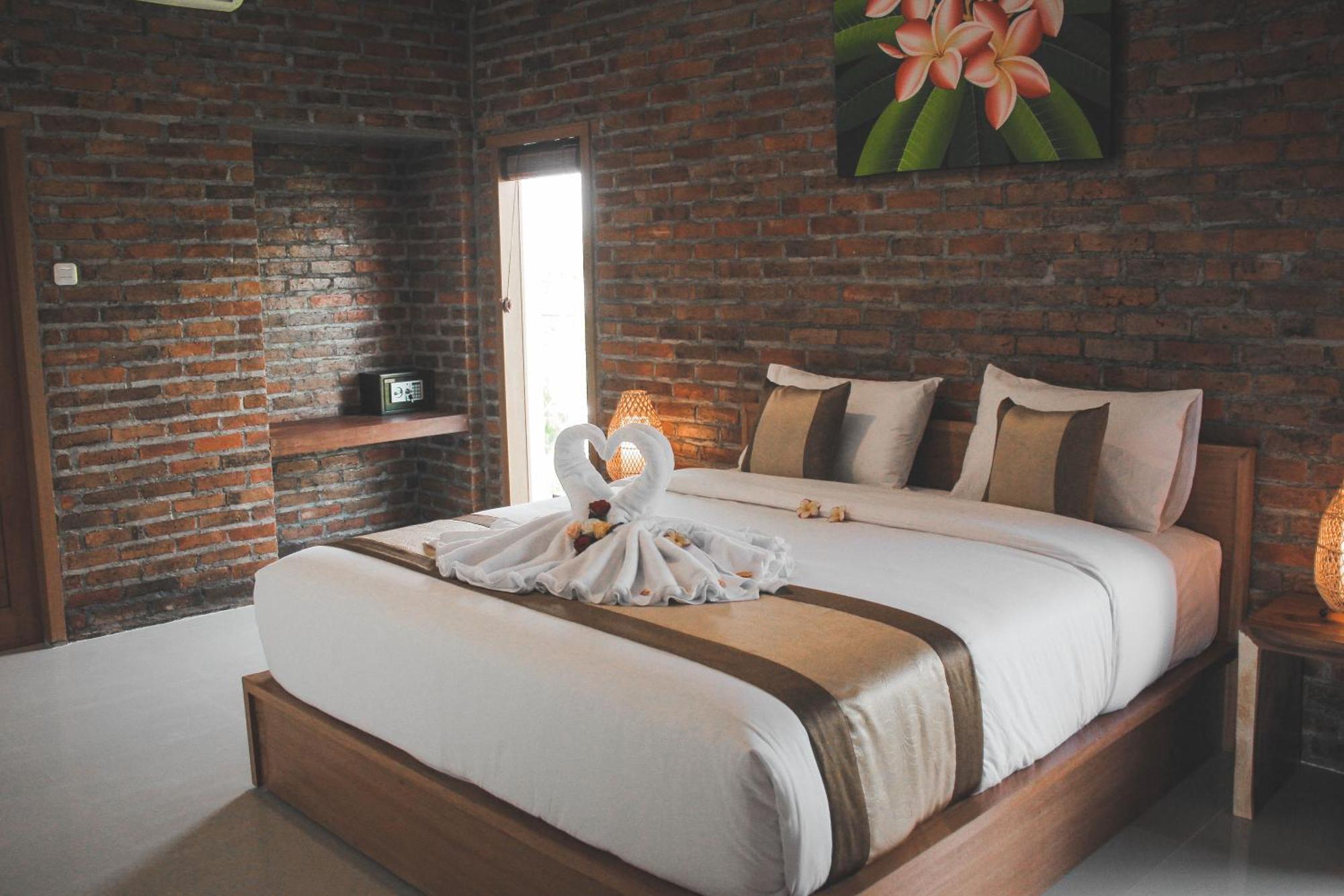 Govardan Hotel 3*