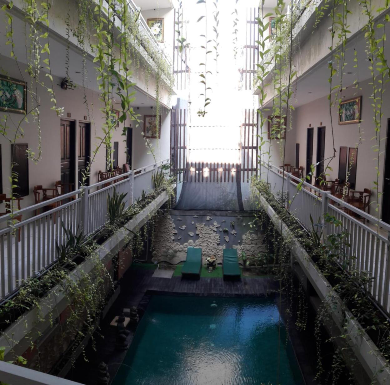 Hotel The Agung 2*