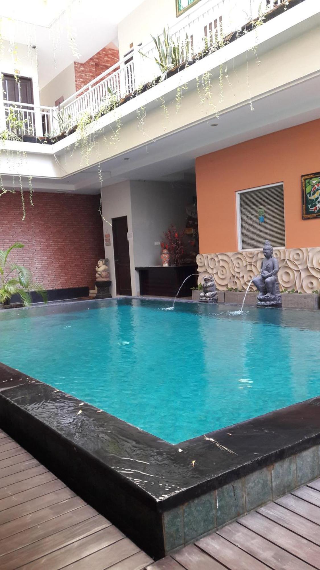 Hotel The Agung 2*