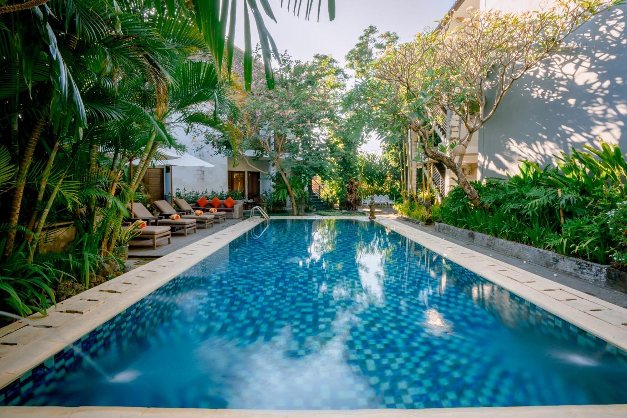 Hotel Sari Kuta 3*