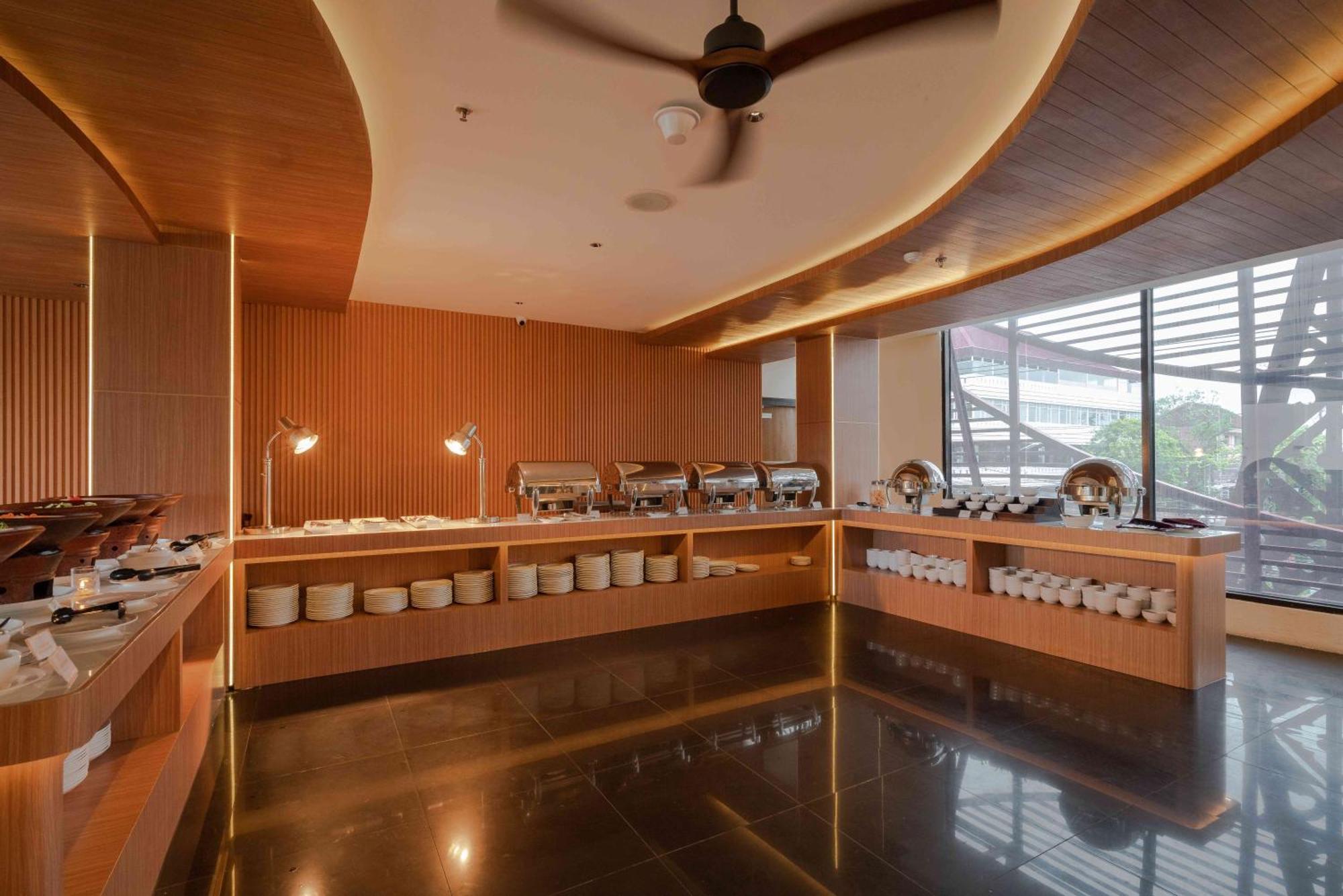 Cross Vibe Paasha Atelier Bali Kuta Hotel 4*