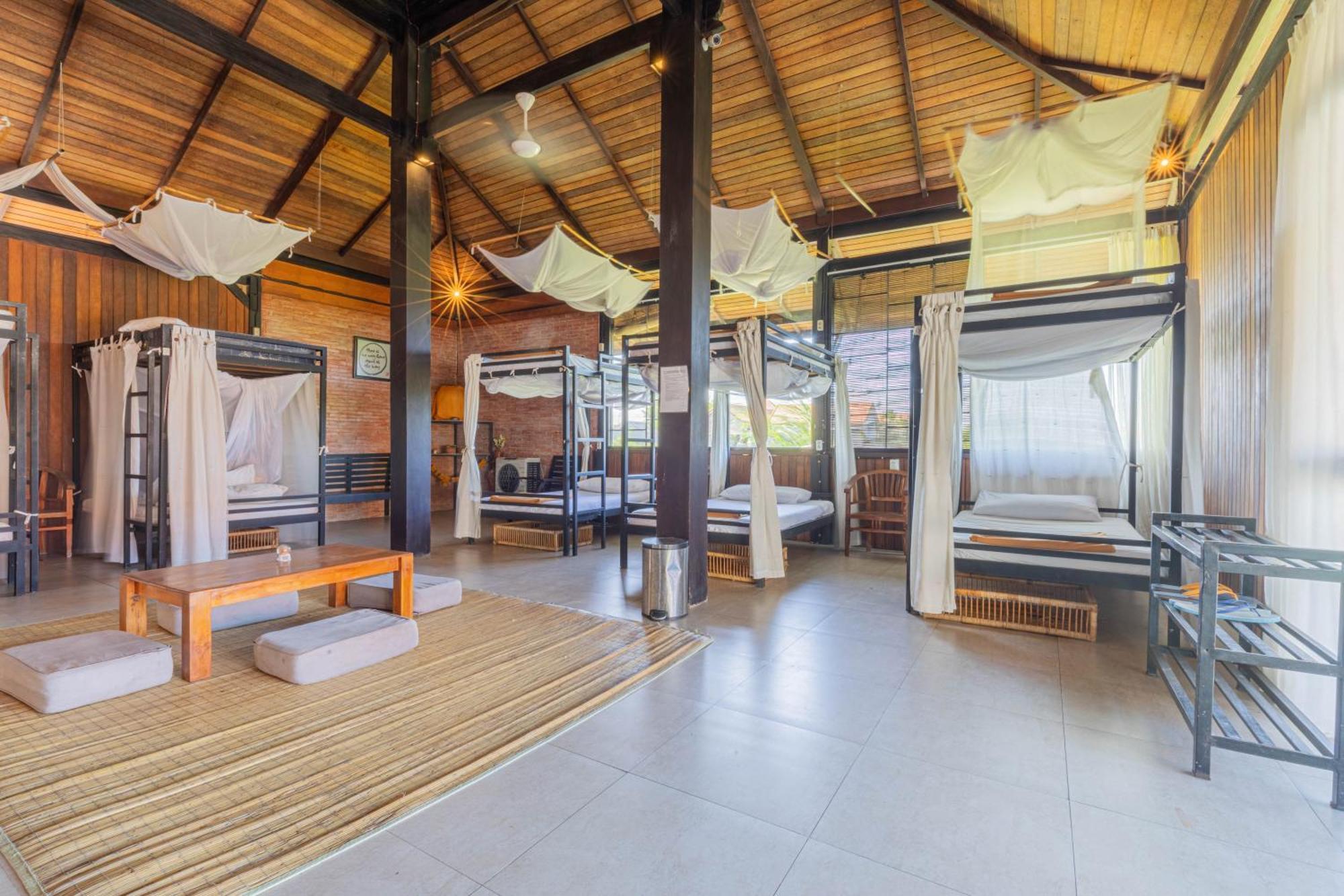 Kampung Wisma tamu 2*