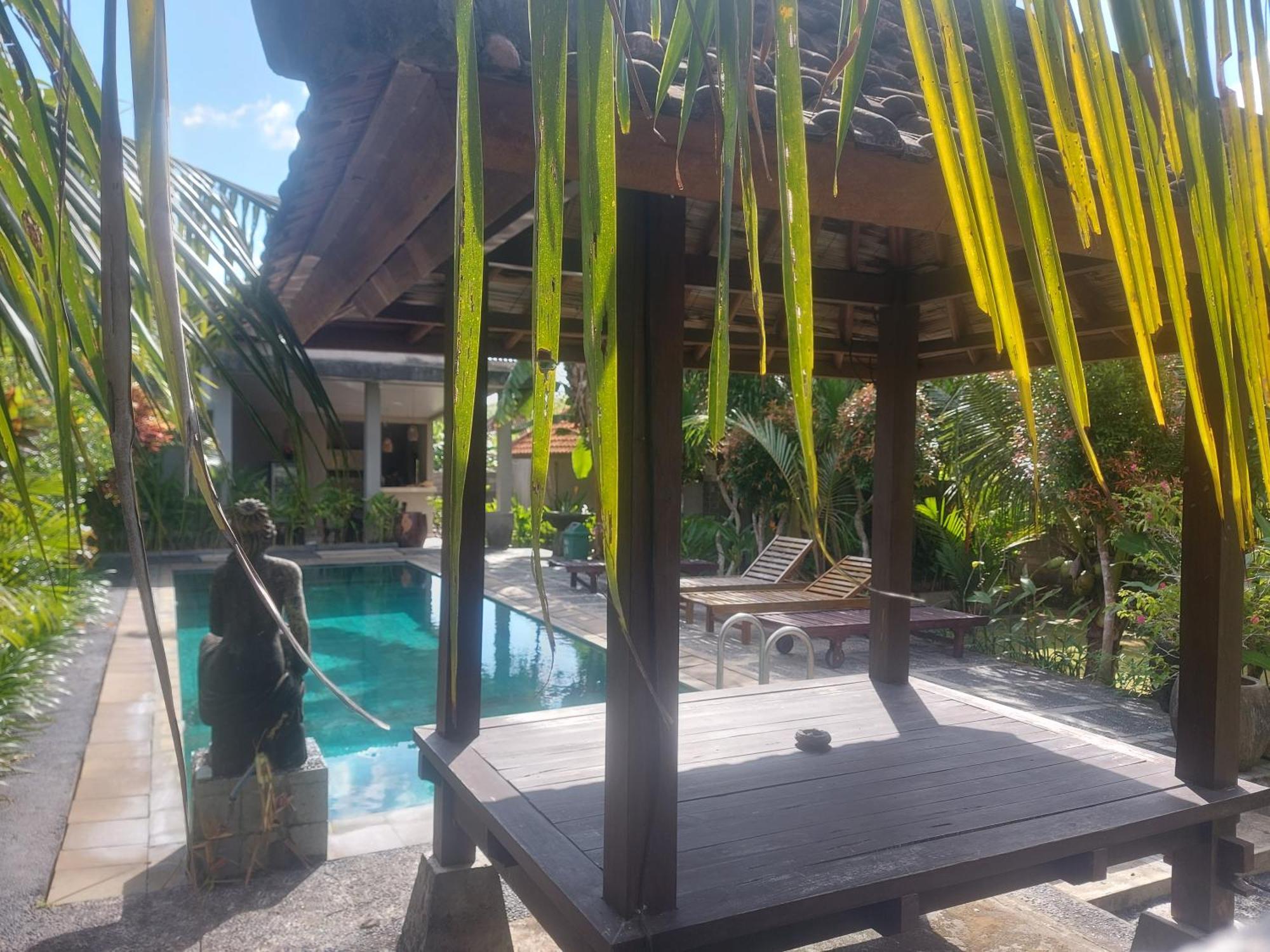 Paranyogan 2* Uluwatu (Bali)