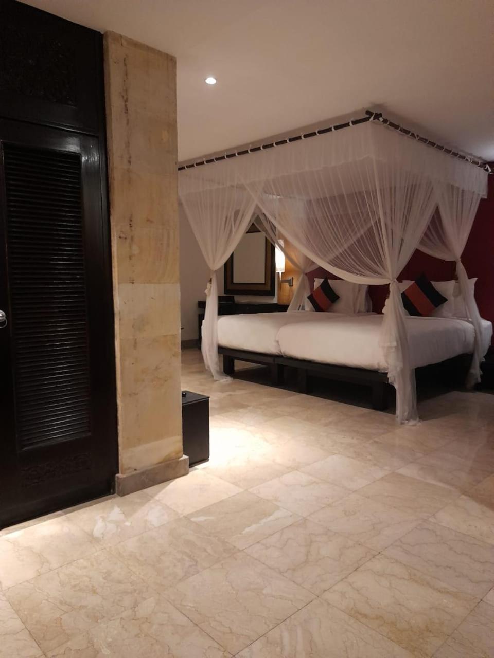 The Royal Bali Seminyak (Bali)