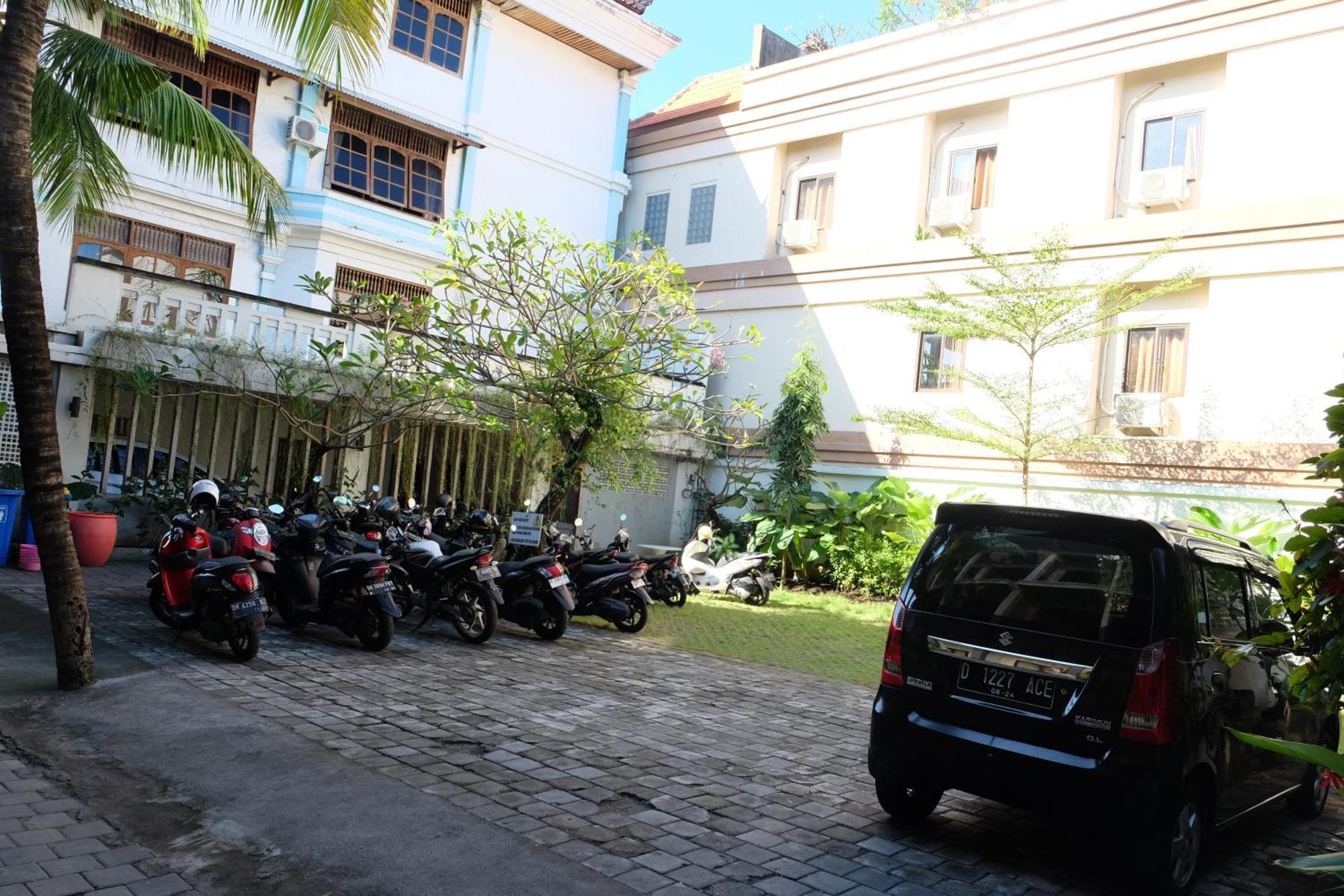 Palm Garden Kuta Guest house *