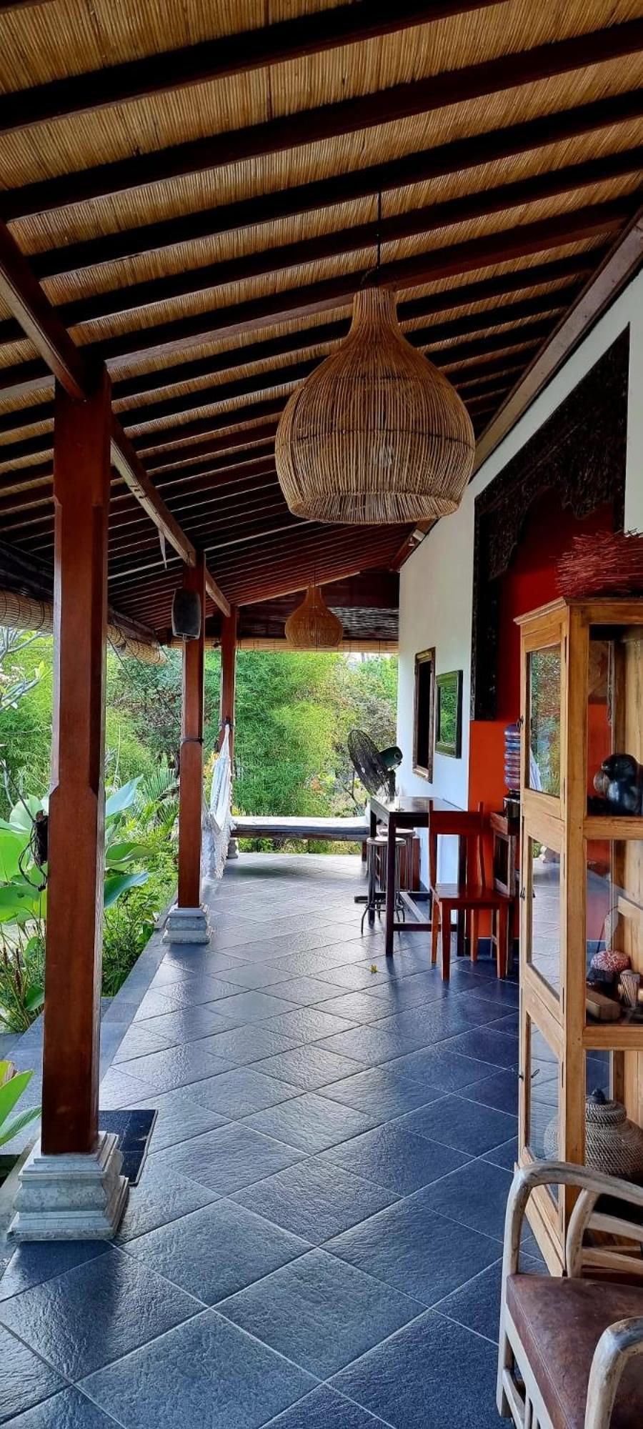 Guest house Frangipani & Restaurant Seraya