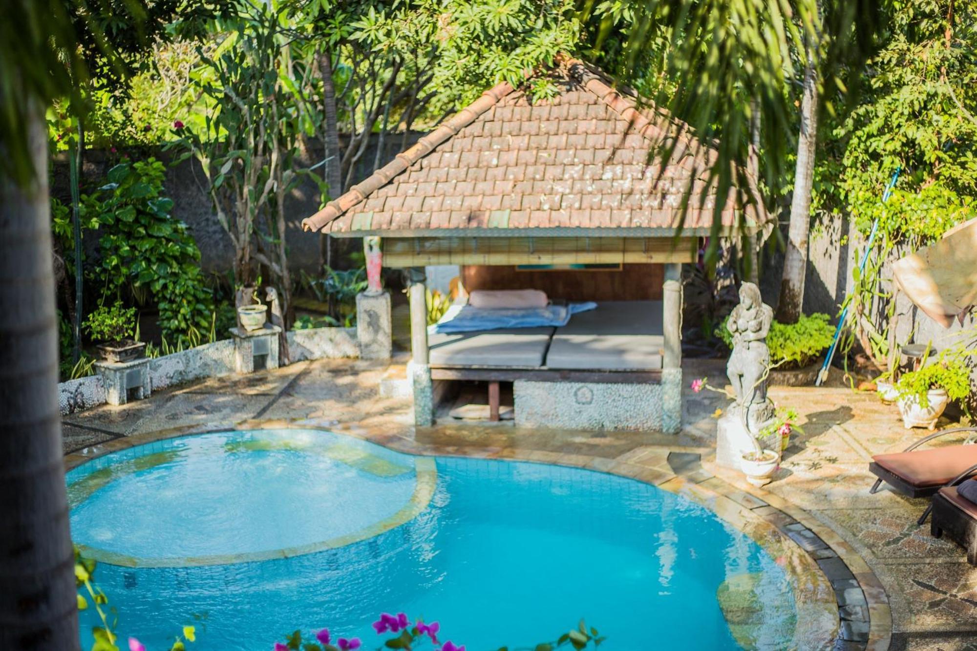Deutsches-eck Rikesti Taman liburan Lovina (Bali)