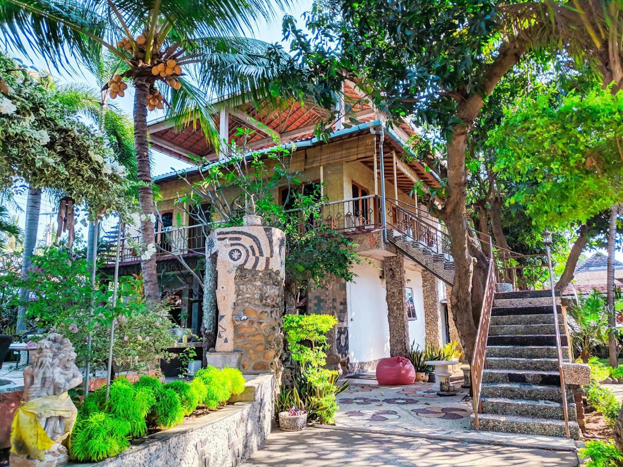 Deutsches-eck Rikesti Lovina (Bali)