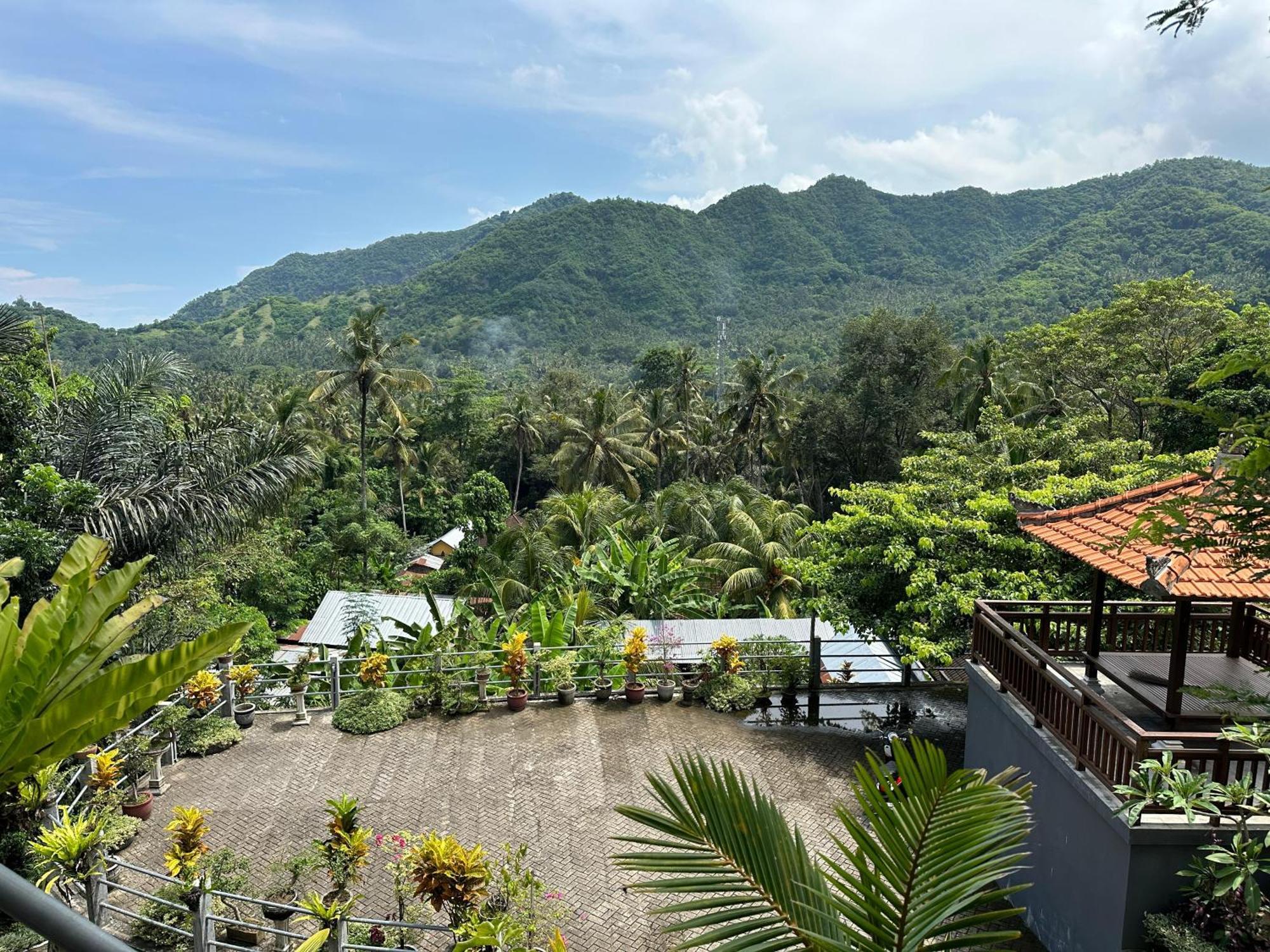Bukit Kembang Sari Lodge *