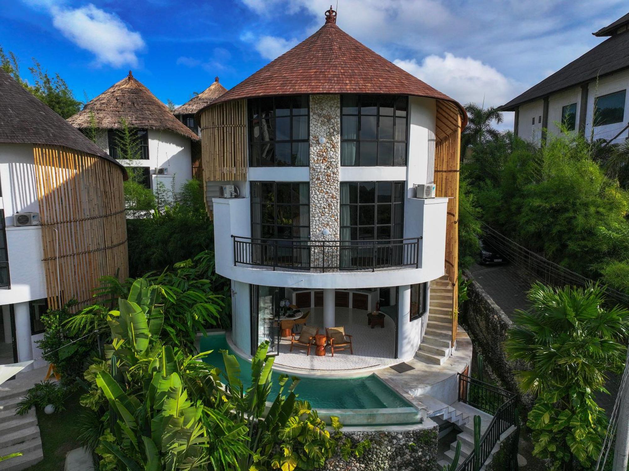 Hillstone Luxury Village
