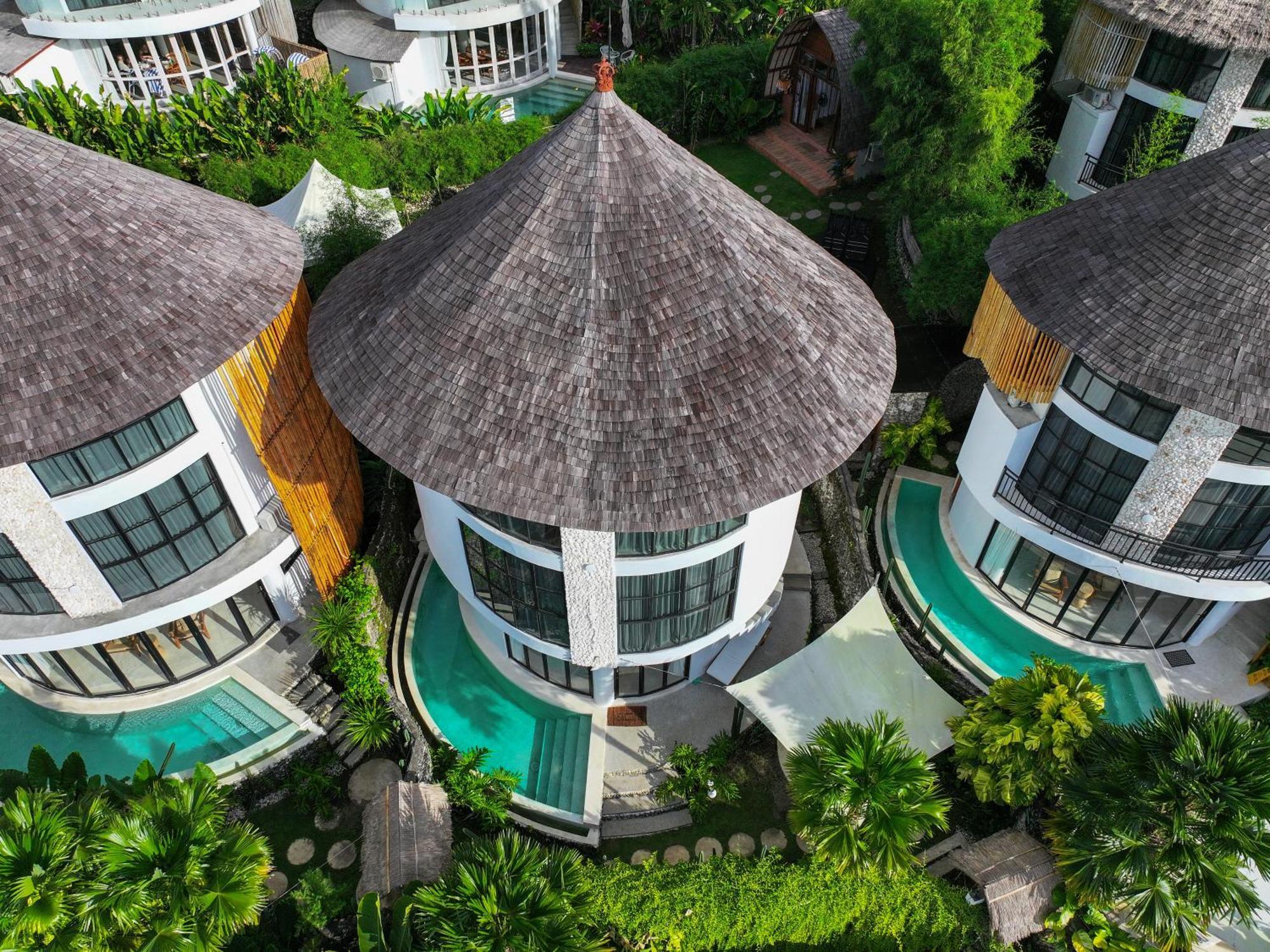 Hillstone Luxury Village *