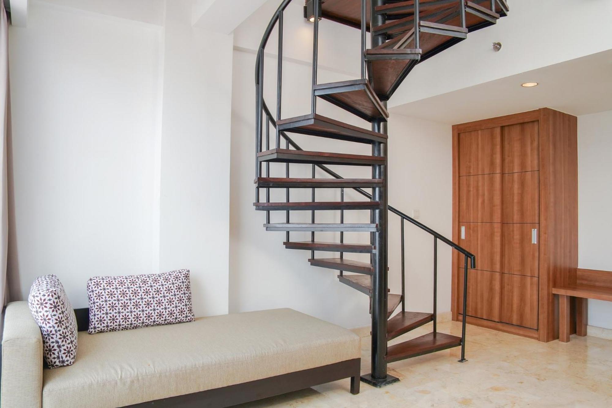Hotel Cross Vibe Paasha Atelier Bali Kuta