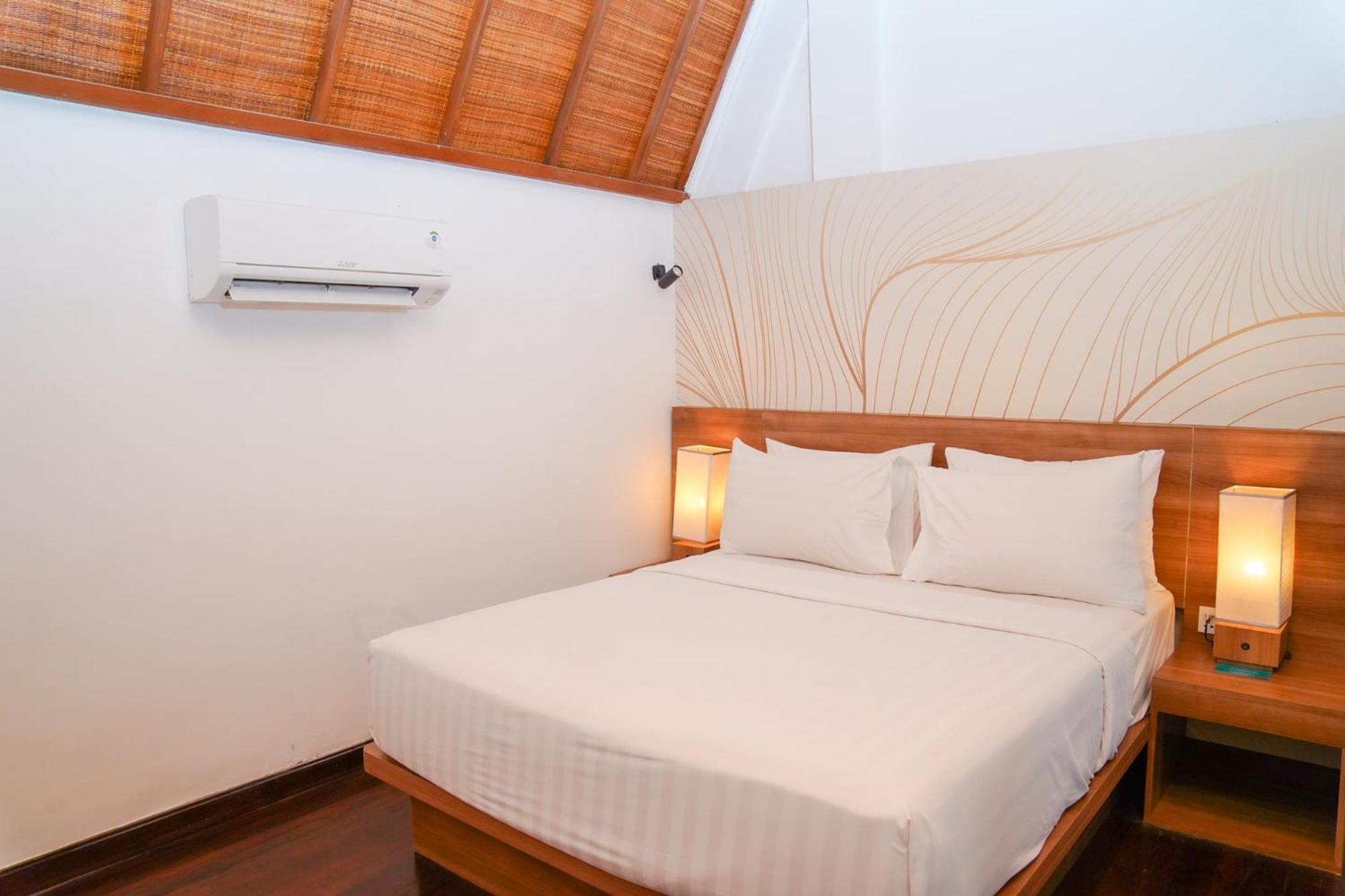 Hotel Cross Vibe Paasha Atelier Bali Kuta 4*