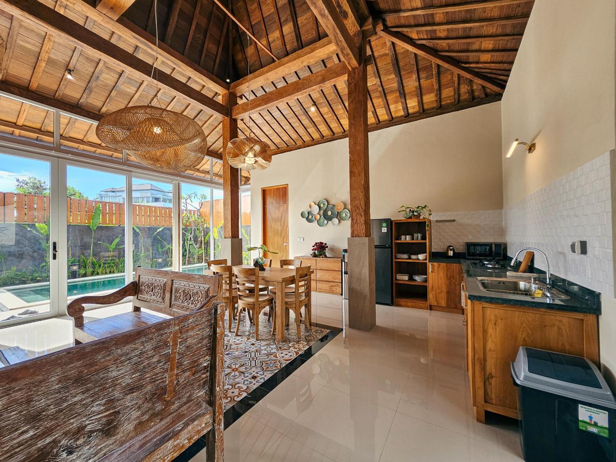 Svarna Seminyak (Bali)