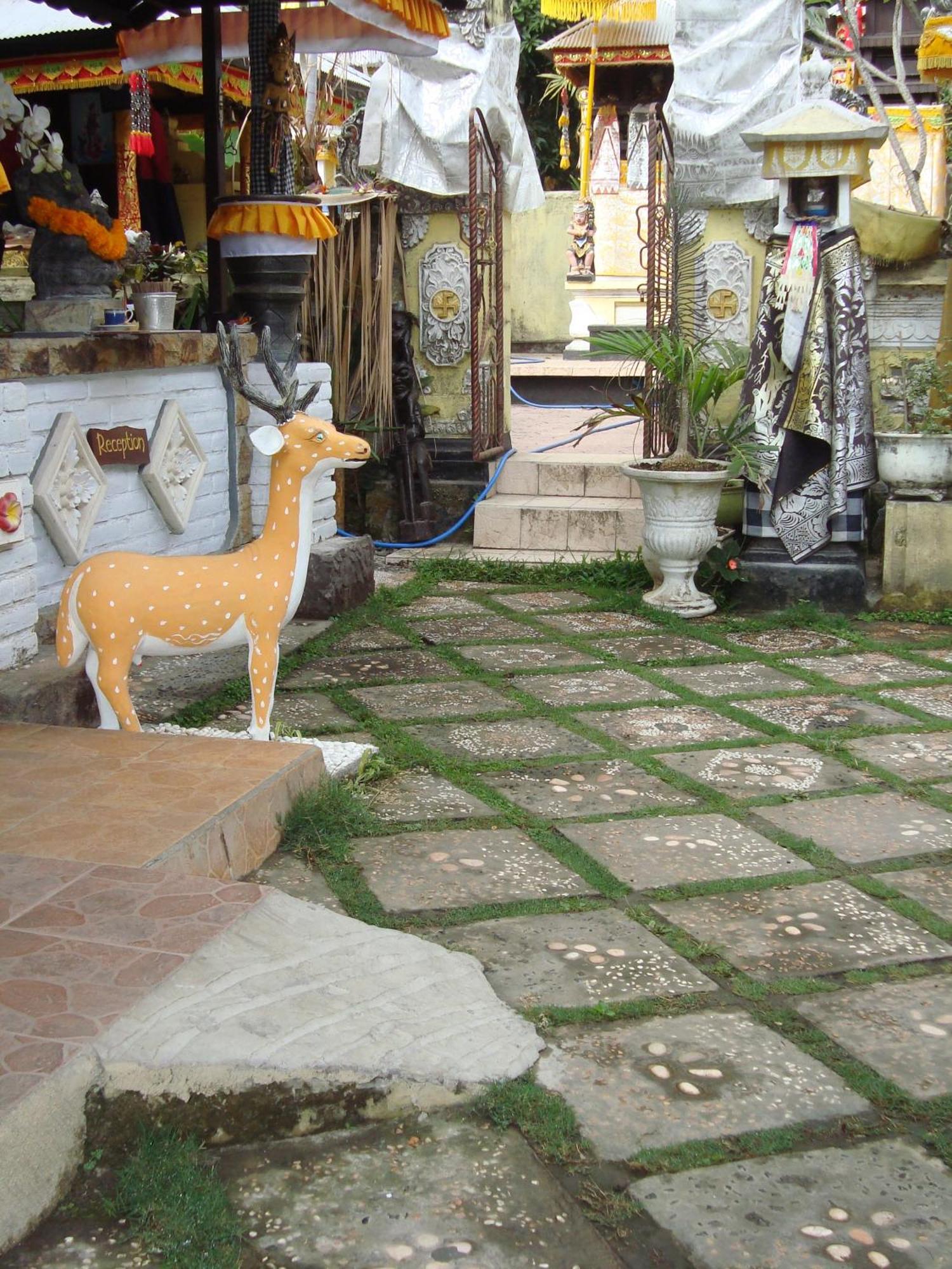 Taman Ayu Mitra Reddoorz Homestay *