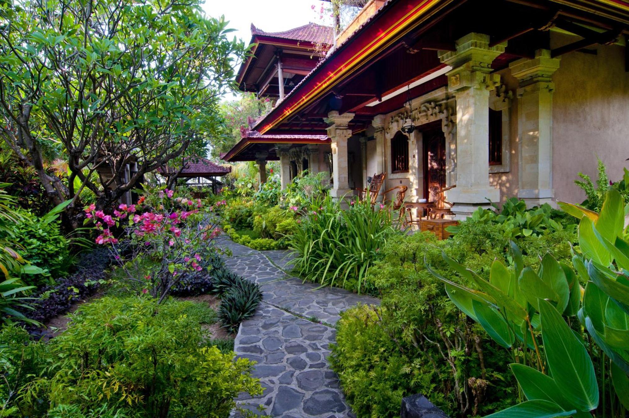 Banyualit 'n 3* Lovina (Bali)