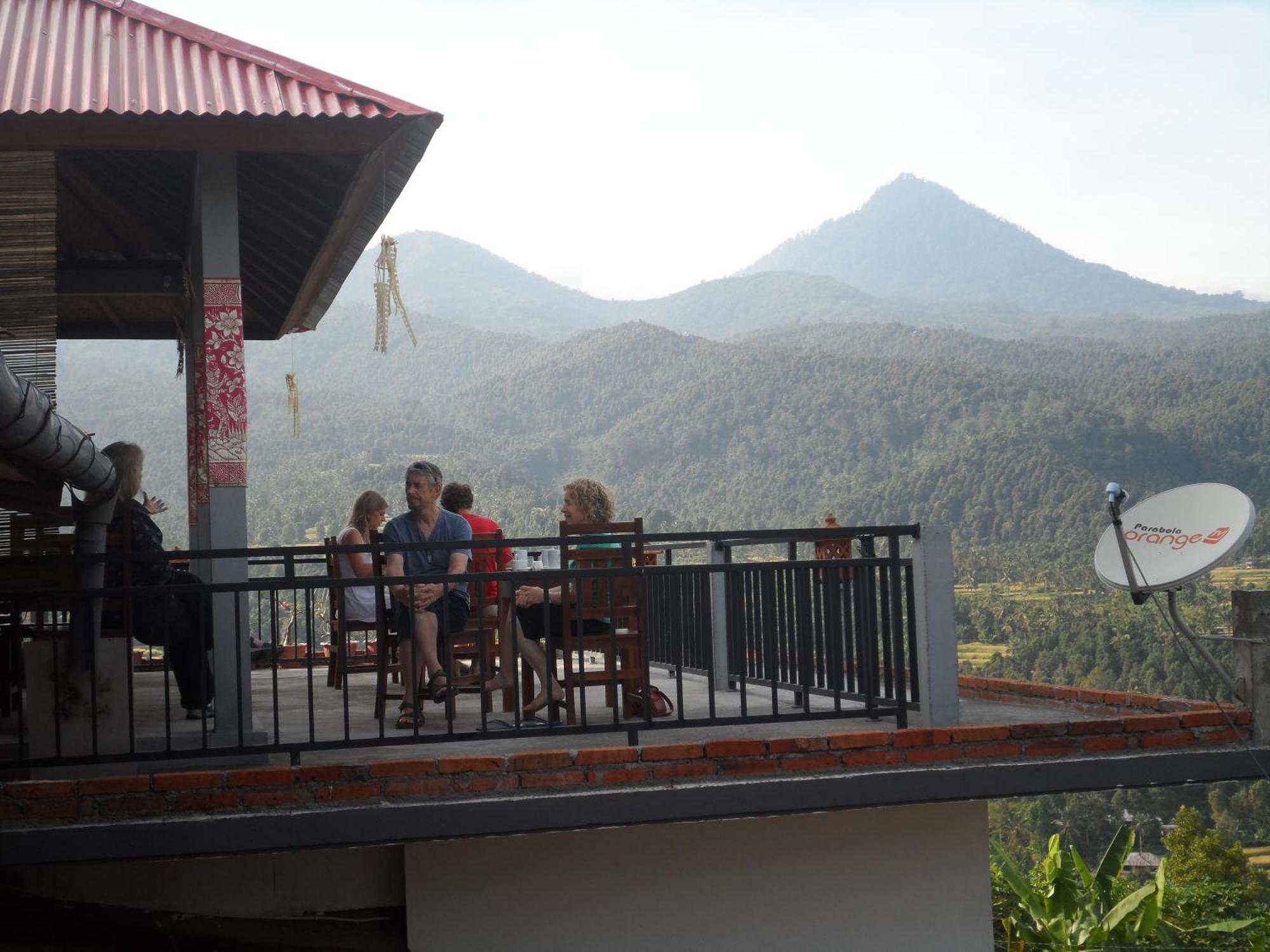 One And Warung *