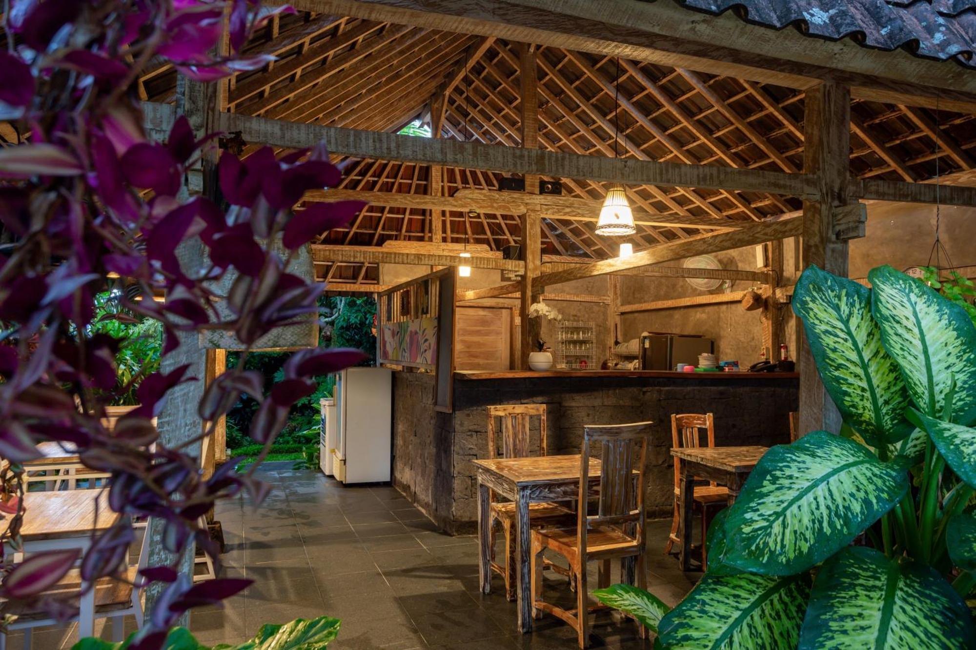 Hotel Abipraya Ubud 4*