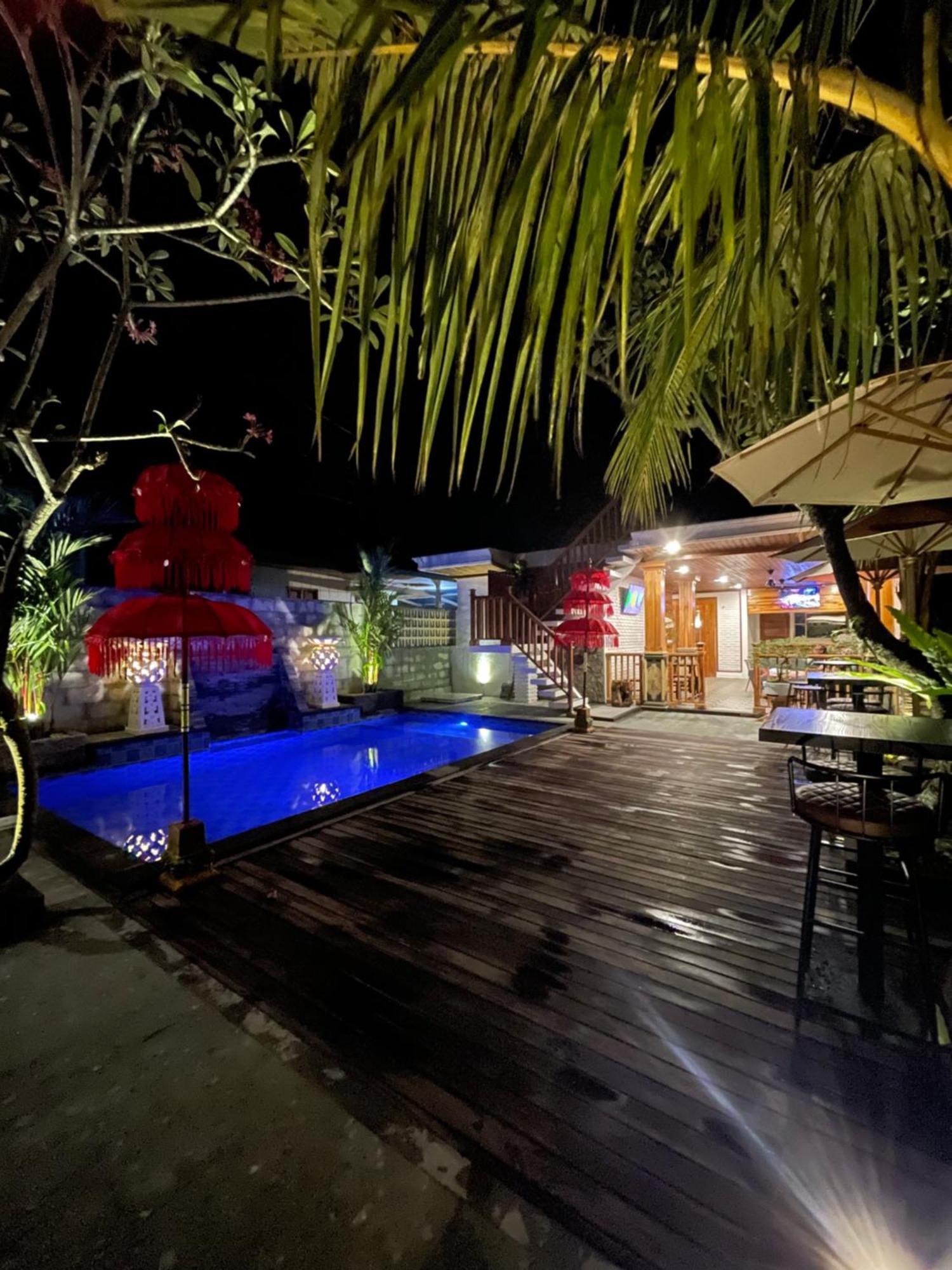 Surfers And Medewi Resort *
