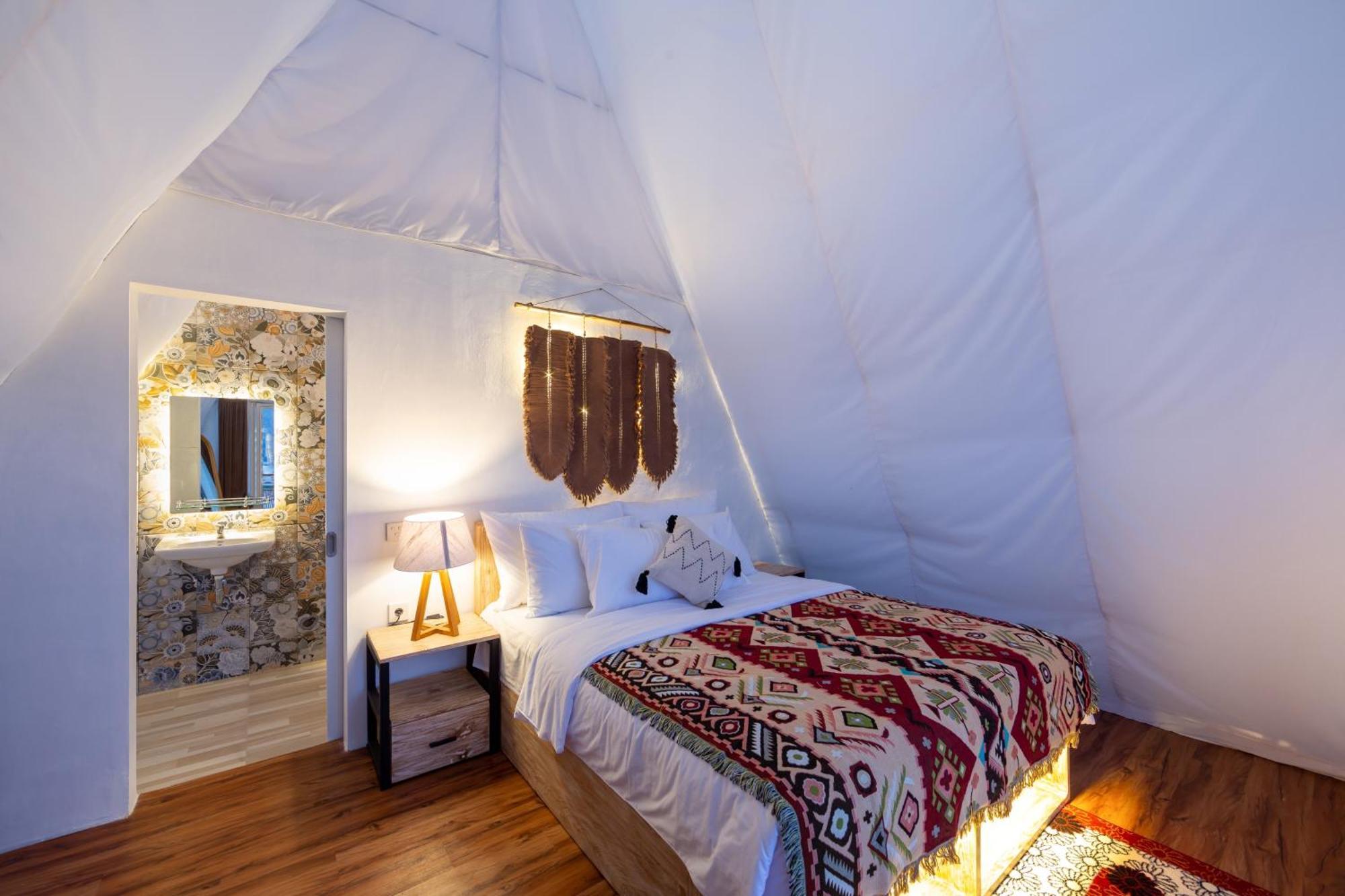 The Dewi Luxury Glamping And Natural Hotspring Luxury tent *